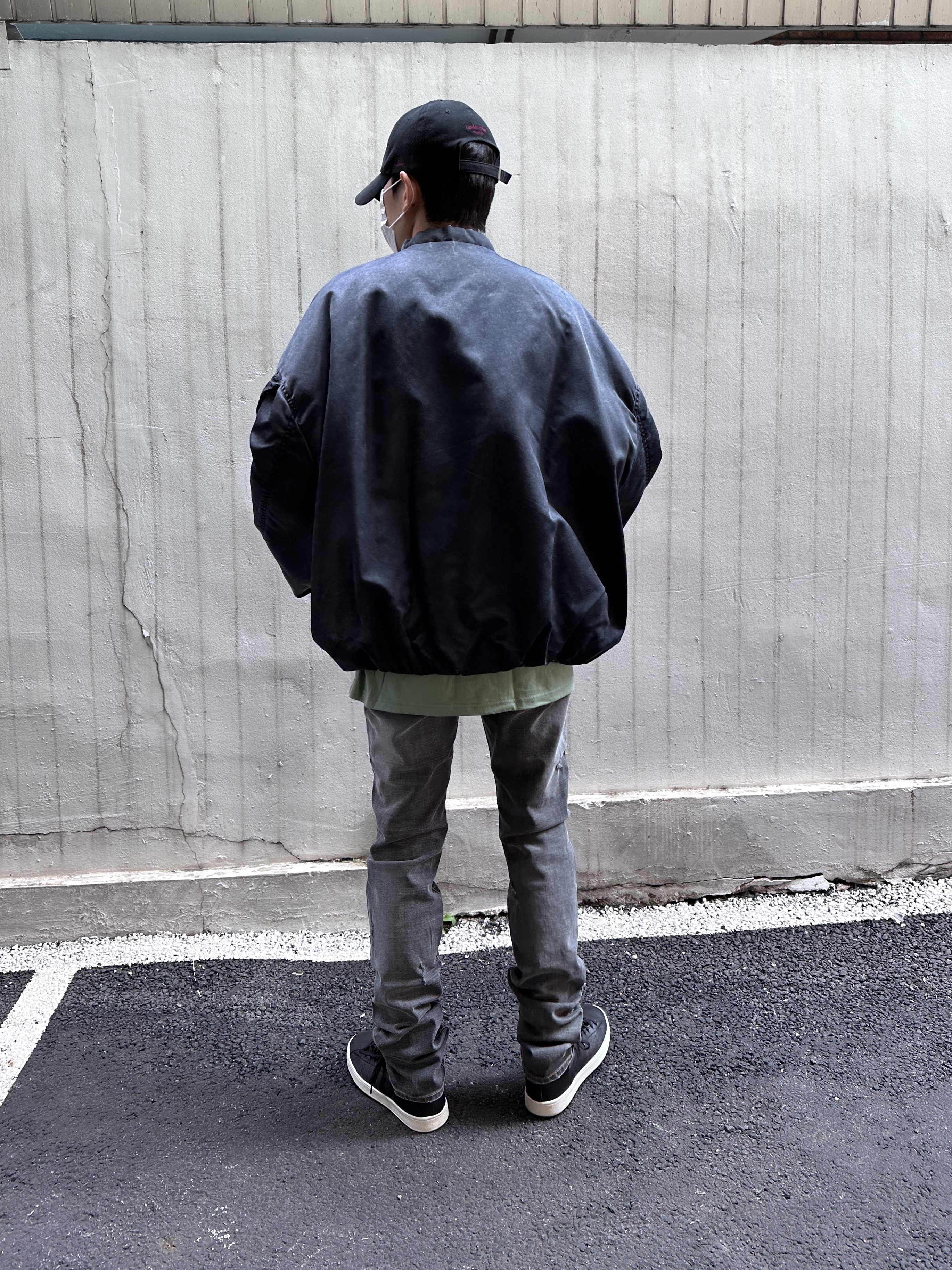 Nonnod x Undermycar Esker Jacket Distressed Midnight, Undermycar Legion.03 Slim Fit Blue Stitch Washed Jeans Washed Gray 착용 스타일 - 3