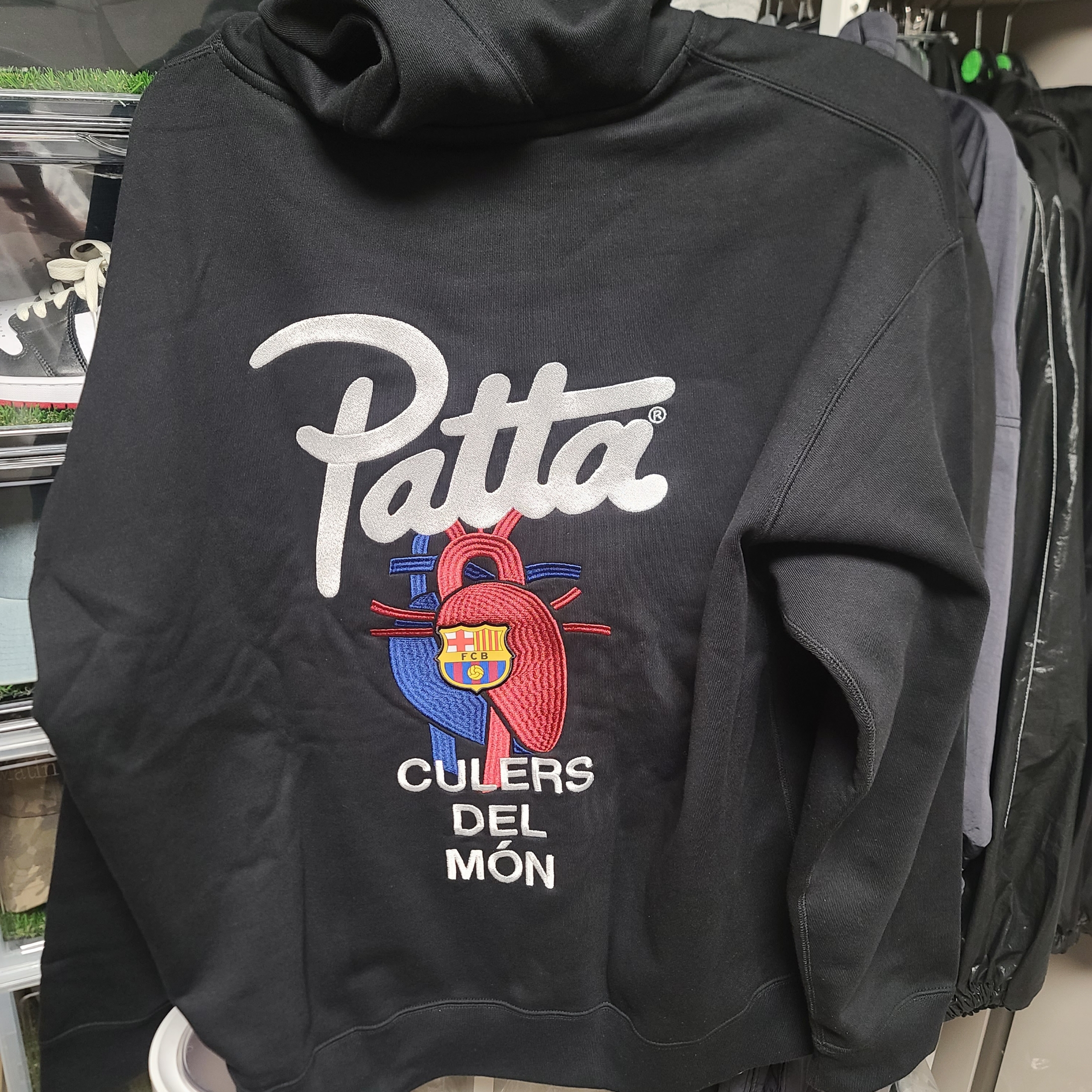 Nike x Patta x FC Barcelona Solo Swoosh Hoodie Culers del Món (FD4147-010) 착용 스타일 - 1