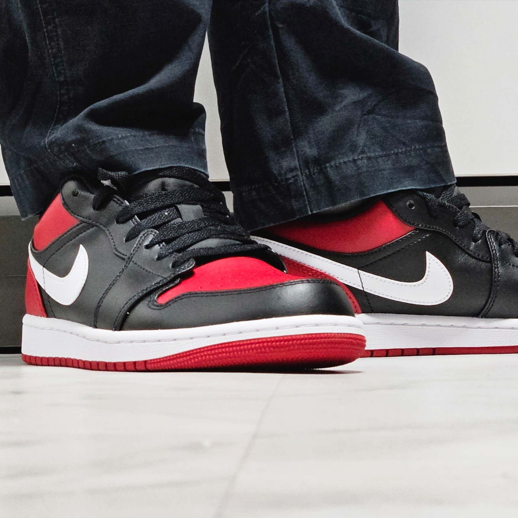 Jordan 1 Low Alternate Bred Toe 착용 스타일 - 3