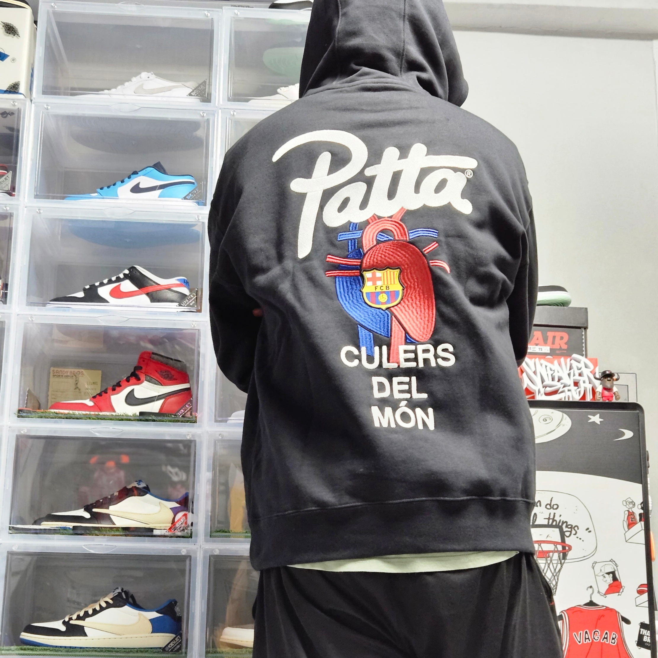 Nike x Patta x FC Barcelona Solo Swoosh Hoodie Culers del Món (FD4147-010) 착용 스타일 - 2
