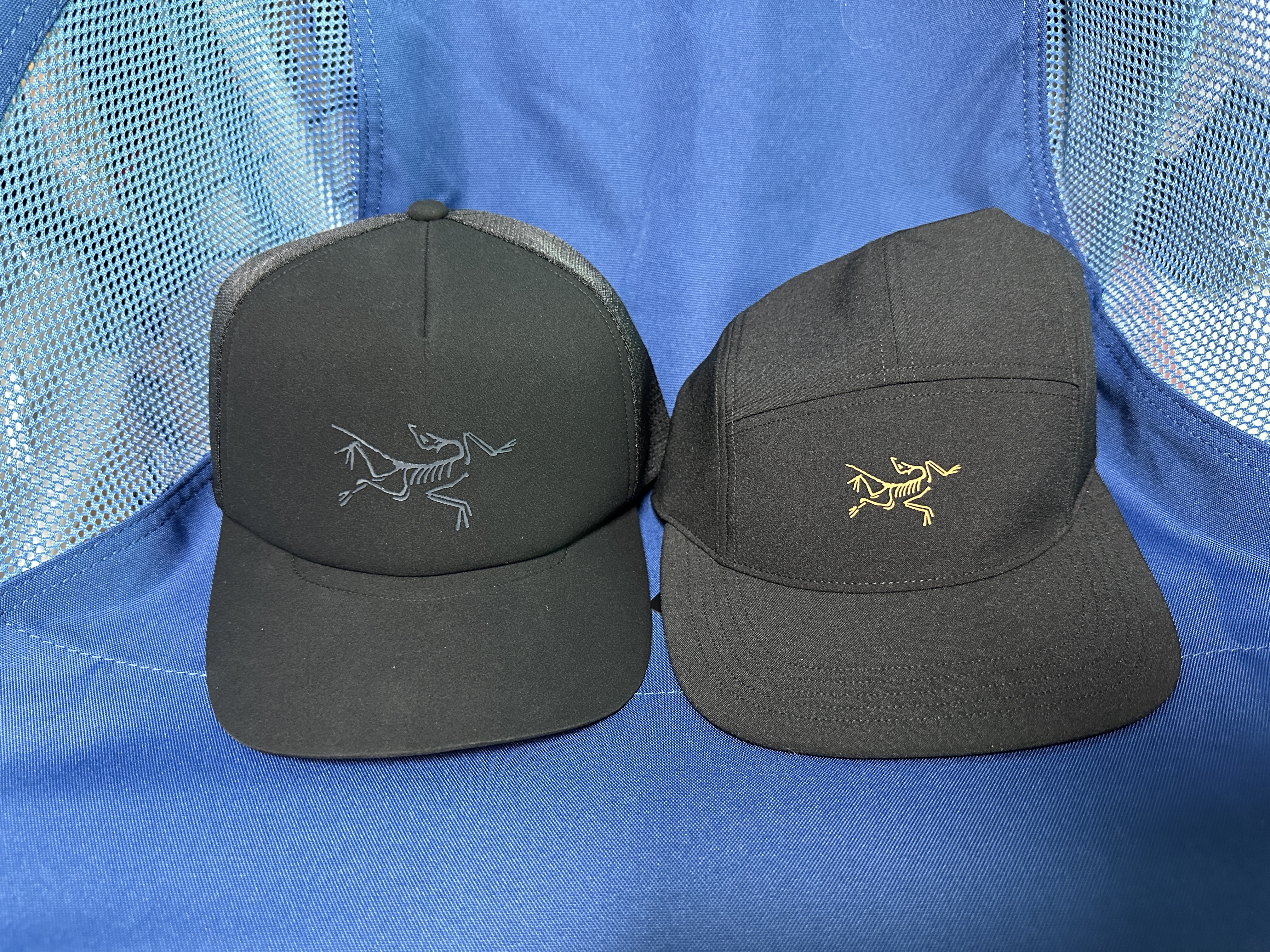 Arc'teryx Calidum 5 Panel Cap Black, Arc'teryx Logo Trucker Cap Black 착용 스타일