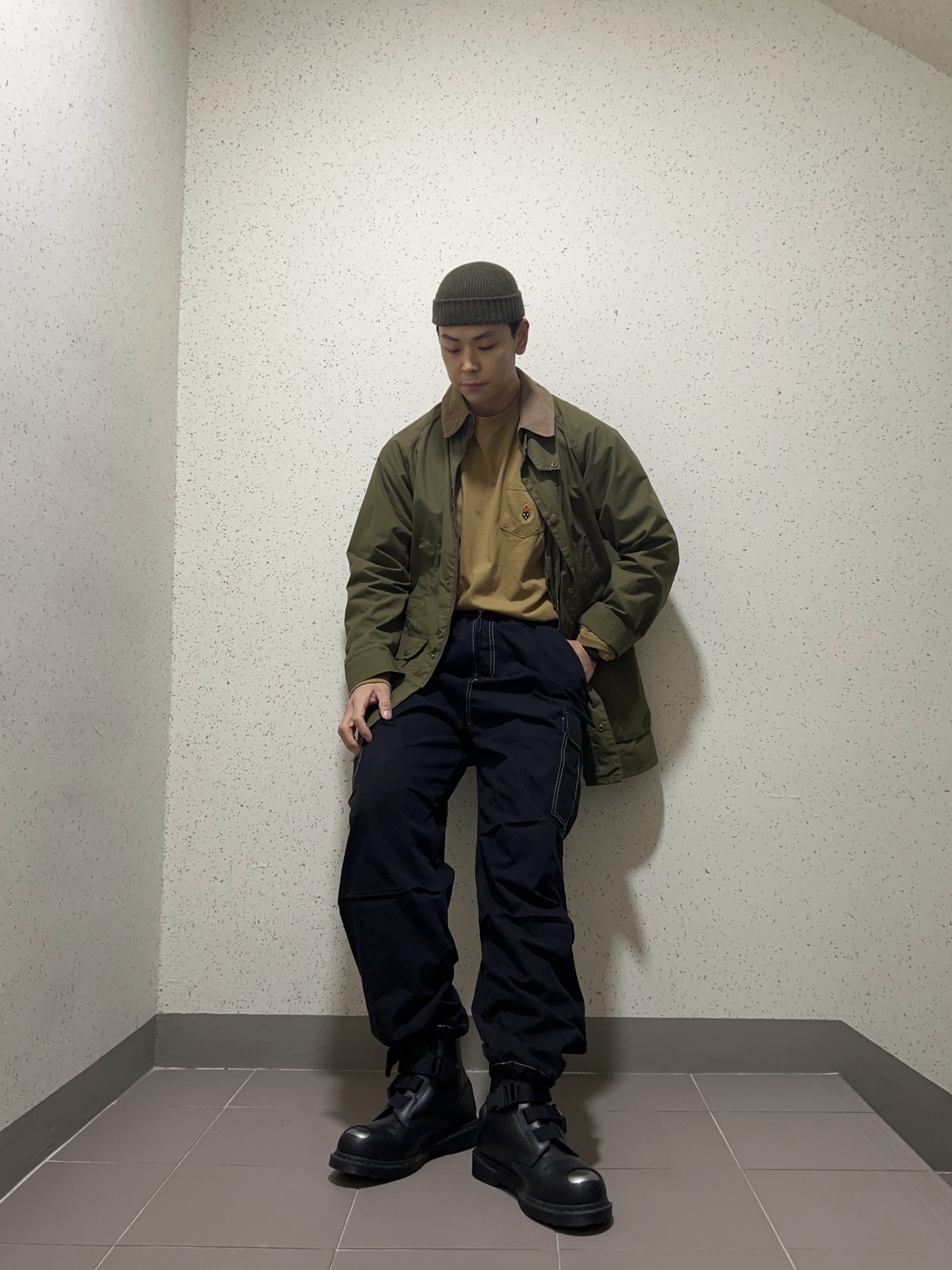 Barbour OS Peached Bedale Casual Non-Wax Jacket Sage, Dr. Martens x WTAPS 1460 착용 스타일