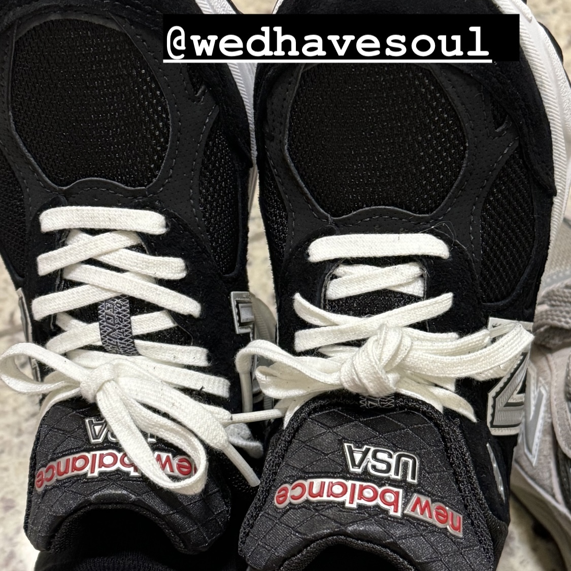 (W) New Balance 990v3 Made in USA Black White - B Standard 착용 스타일 - 2