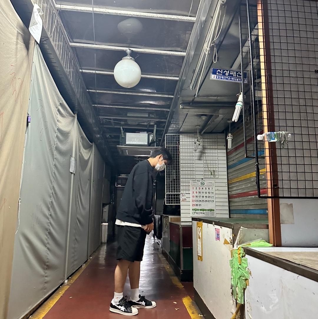 Adidas x BAPE Superstar 80s Core Black Off White, Nike x Stussy NRG Washed Fleece Crewneck Black (DO5310-010) 착용 스타일 - 2