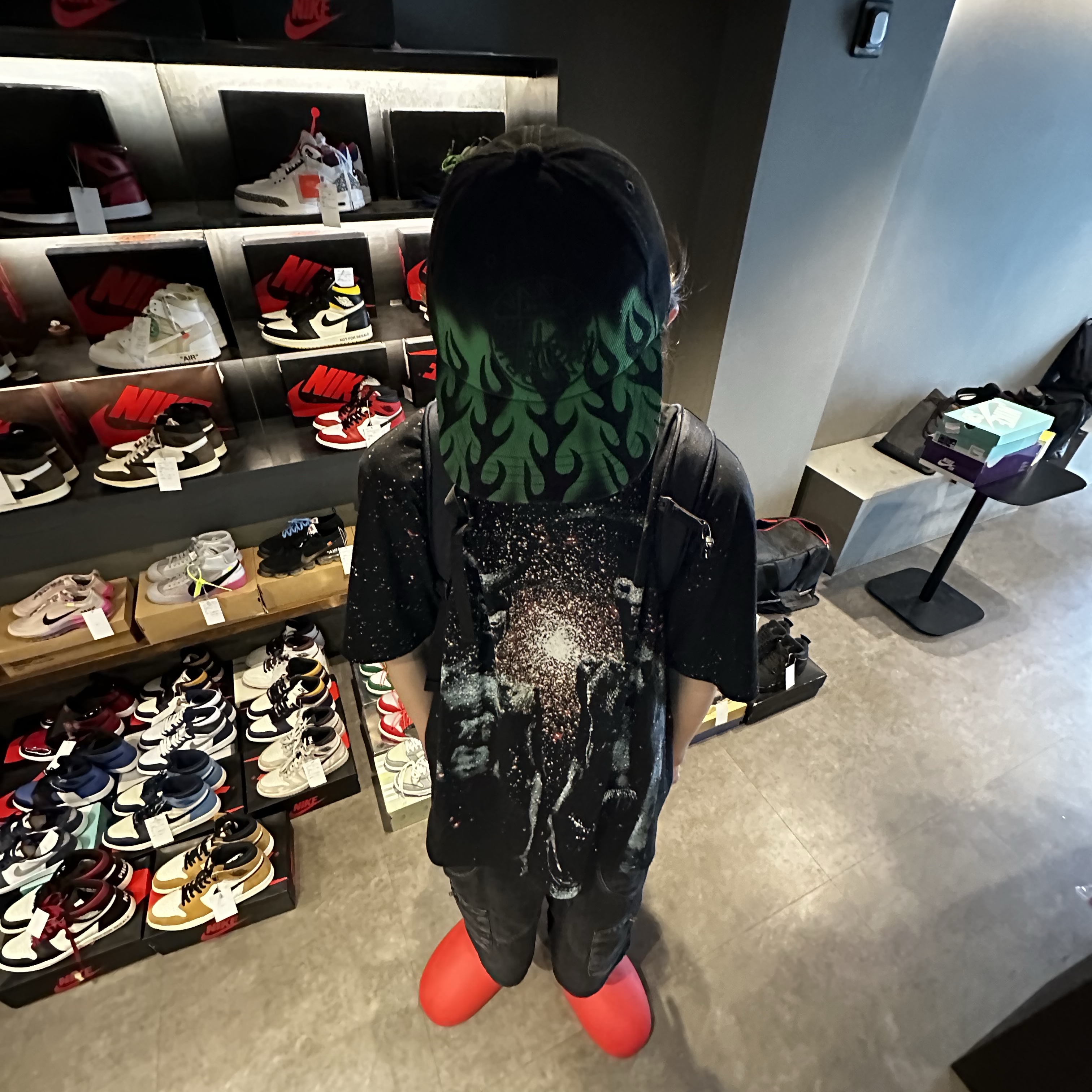 Asics x Kiko Kostadinov Gel-Quantum Zientzia Dark Grey, Stussy Black Star T-Shirt Black 착용 스타일 - 2