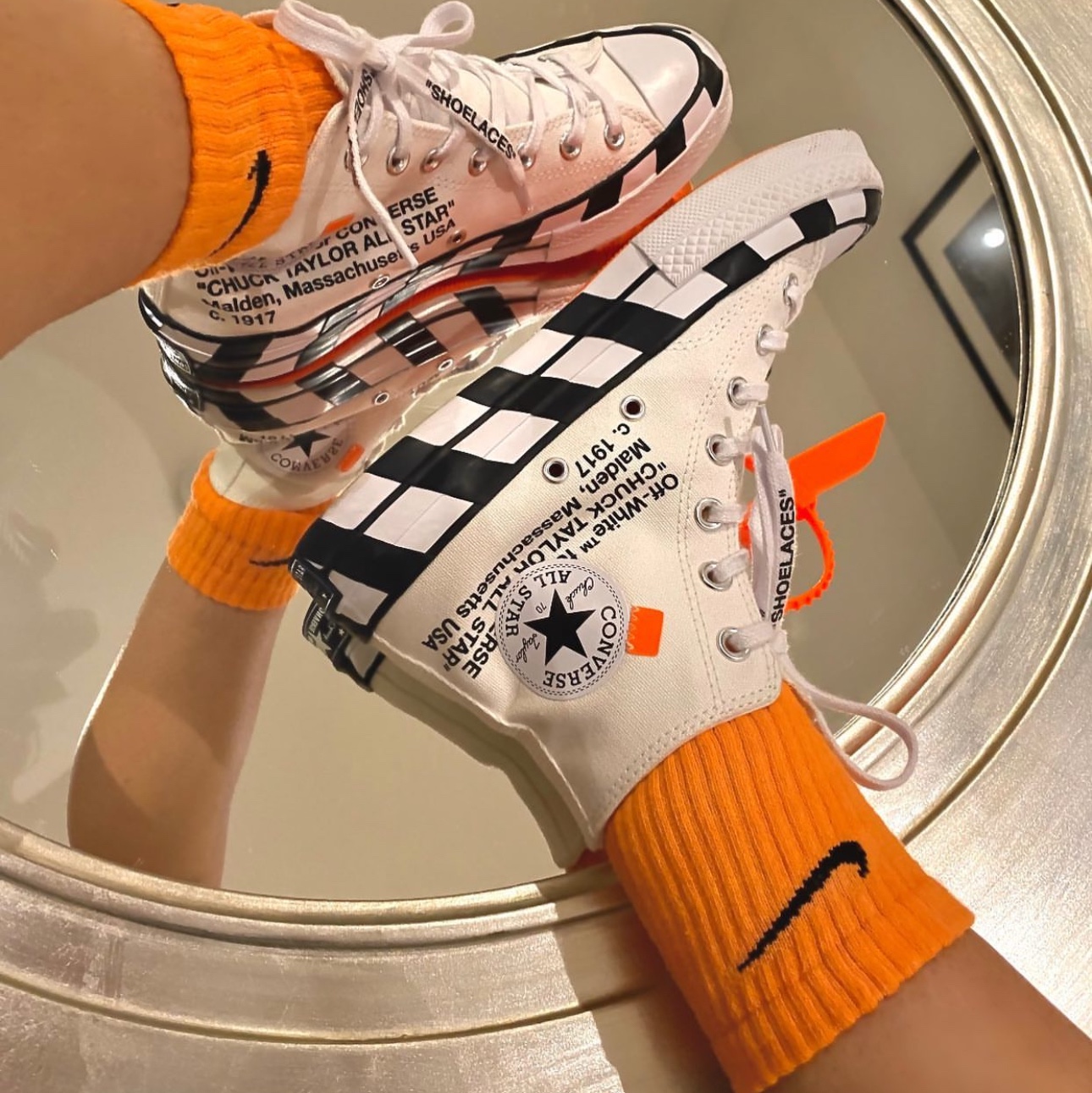 Converse x Off-White Chuck 70 High V2 2021 착용 스타일 - 4