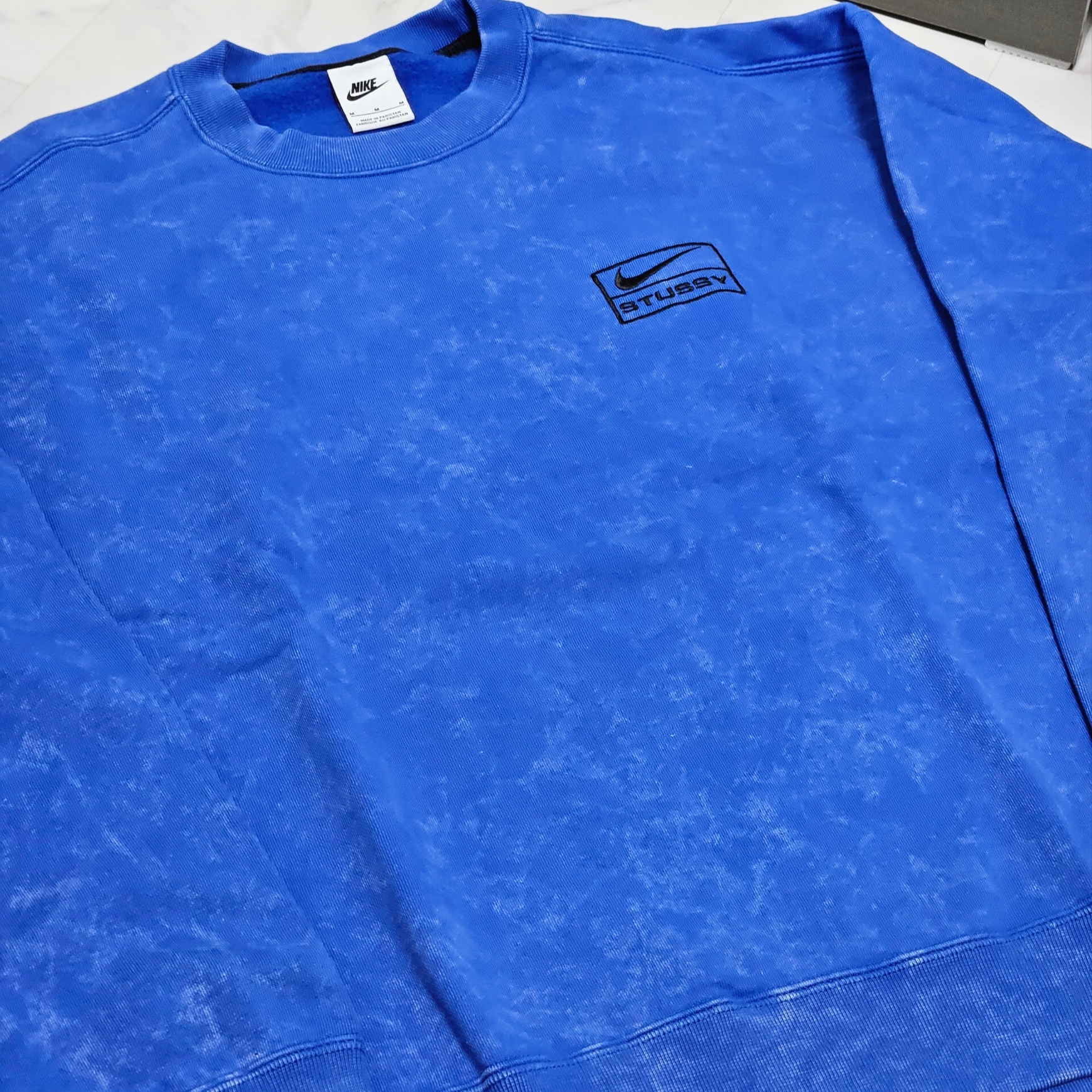 Nike x Stussy NRG Acid Washed Crewneck Game Royal (DR4024-480) 착용 스타일 - 4