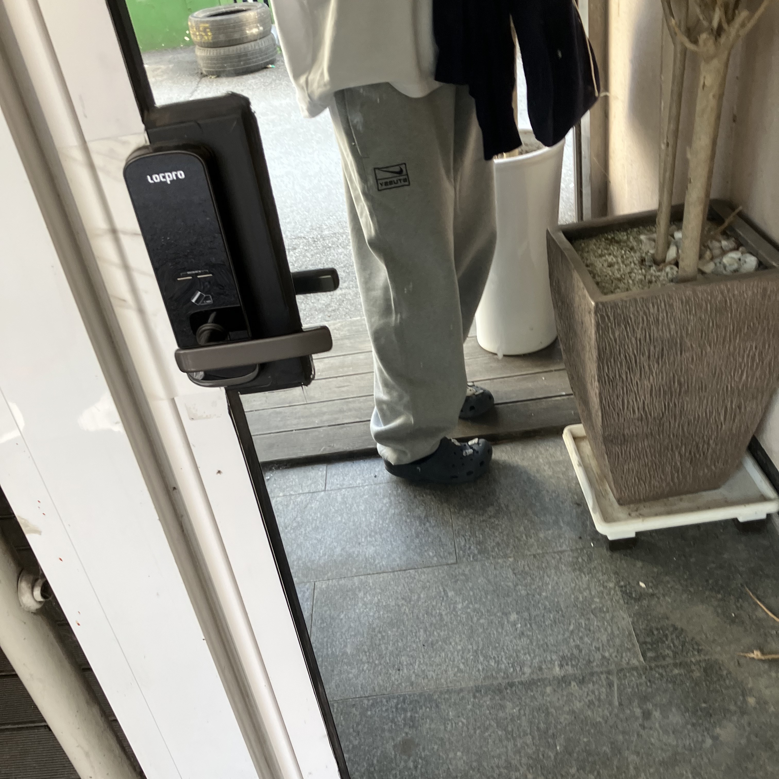 Nike x Stussy NRG Fleece Pants Dark Grey Heather (DO9340-063) 착용 스타일