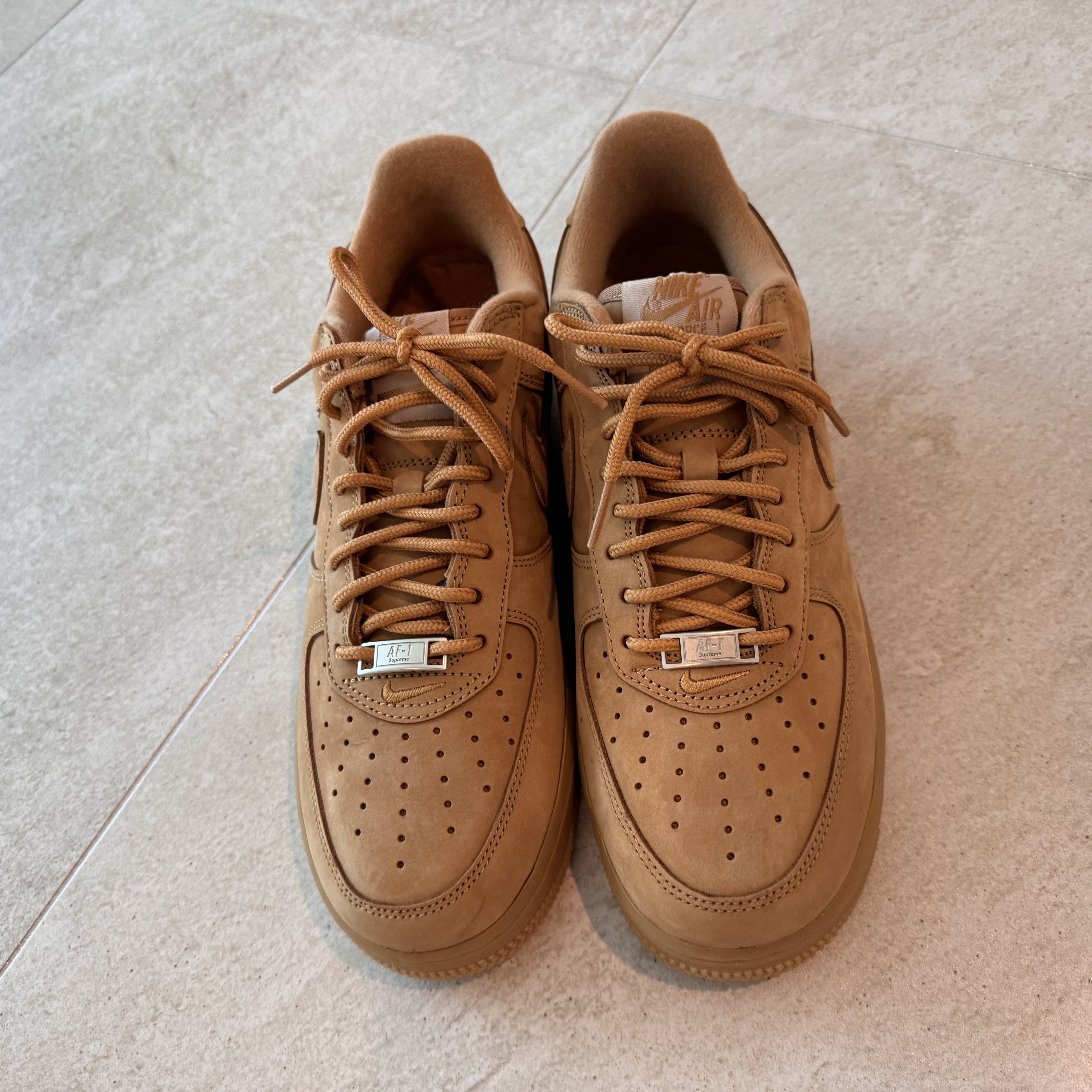 Nike x Supreme Air Force 1 Low Flax 착용 스타일 - 1