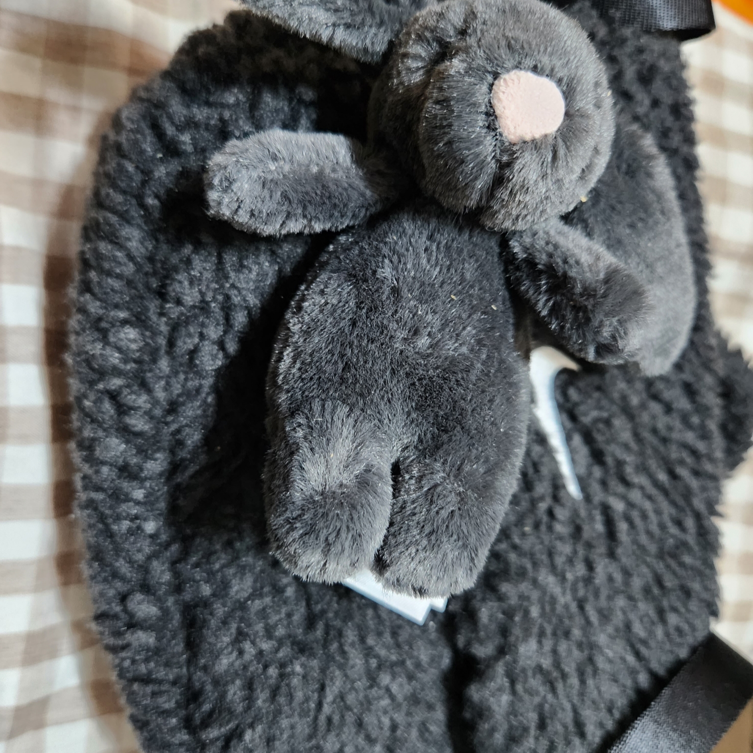 Jellycat Bashful Bunny Bag Charm Ink 착용 스타일