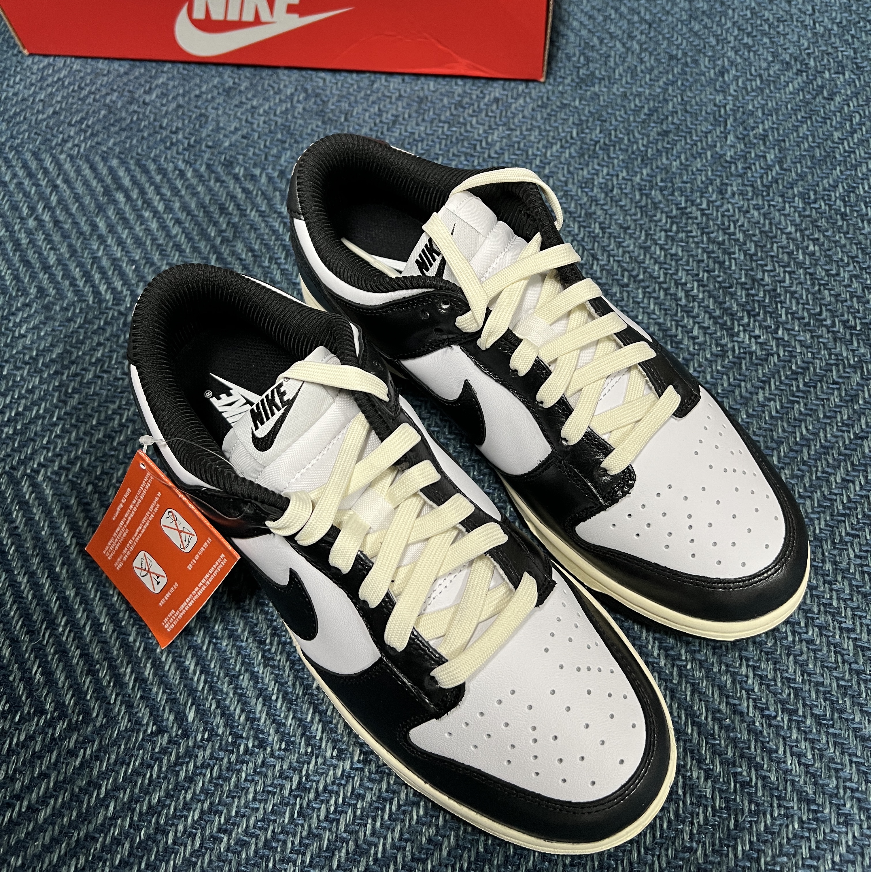 (W) Nike Dunk Low Vintage Black and White 착용 스타일