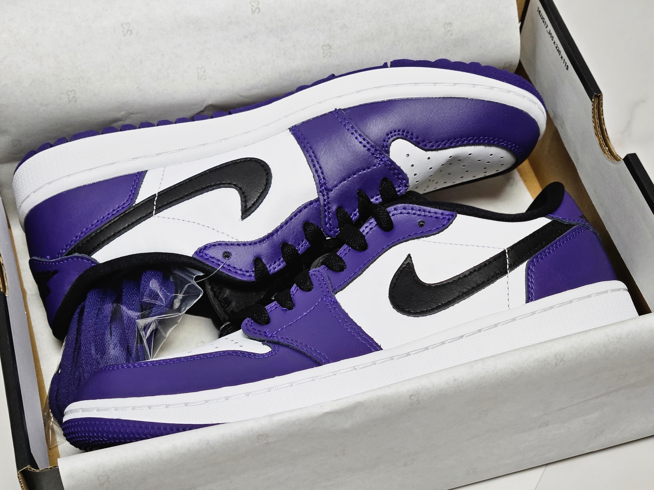 Jordan 1 Low Golf Court Purple 착용 스타일 - 5