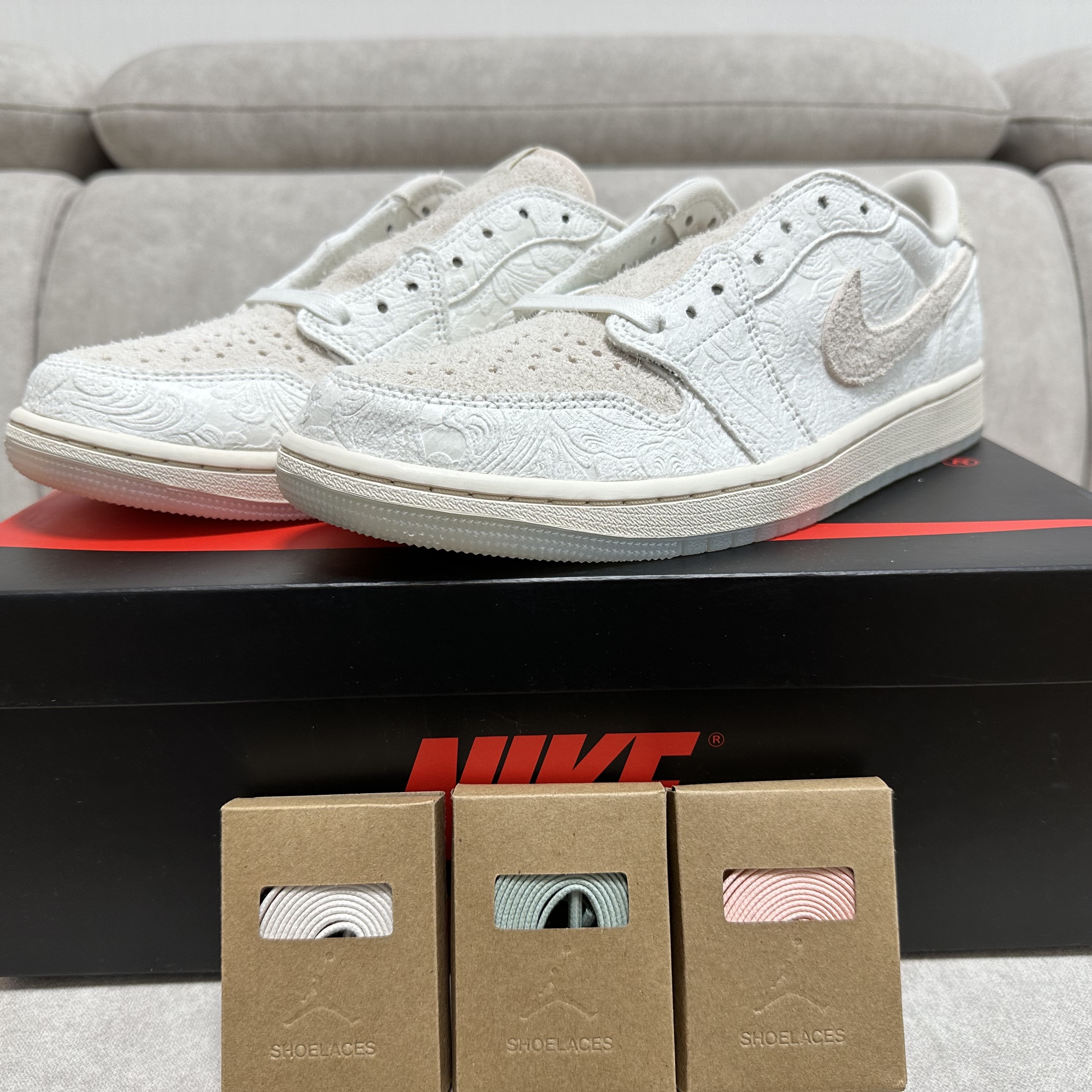 Jordan 1 x Chris Paul Retro Low OG Light Cream and Sail 착용 스타일 - 2