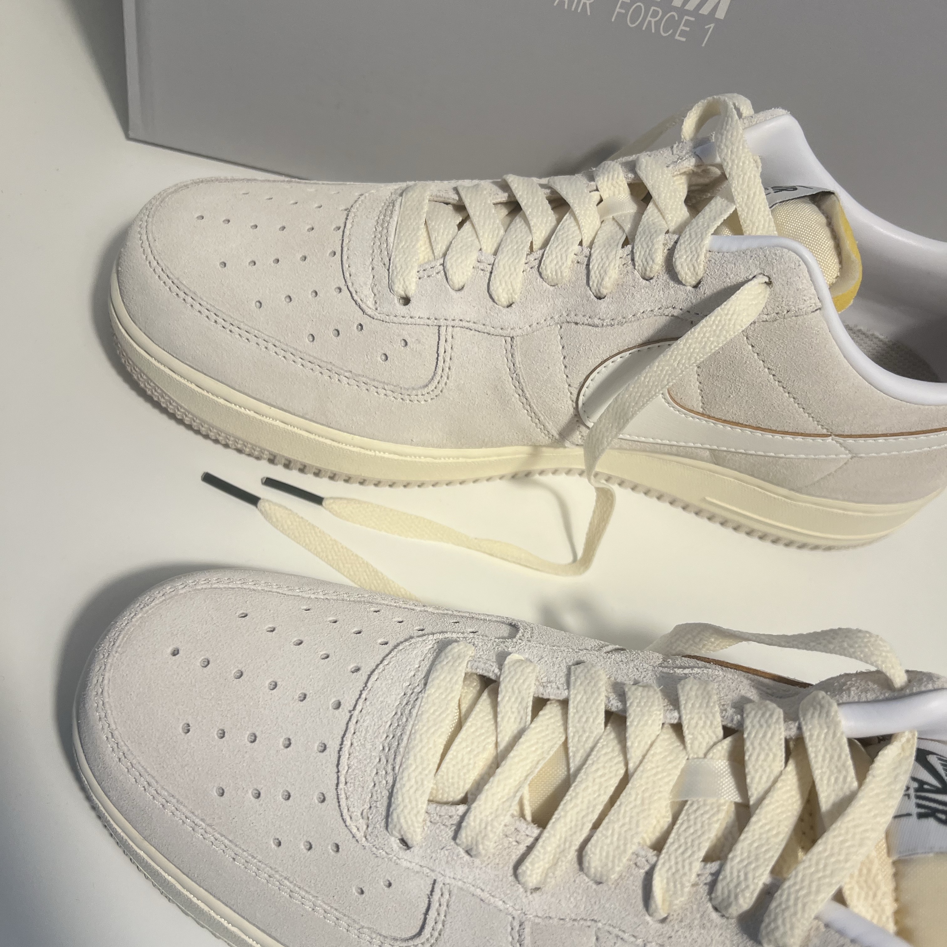 Nike Air Force 1 '07 Light Orewood Brown 착용 스타일