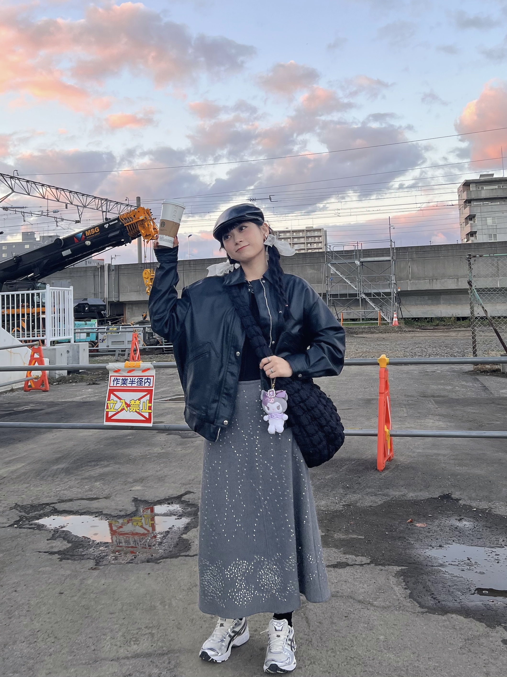 COS Quilted Oversized Shoulder Bag Black, Asics Gel-Kayano 14 Cream Black 착용 스타일 - 2