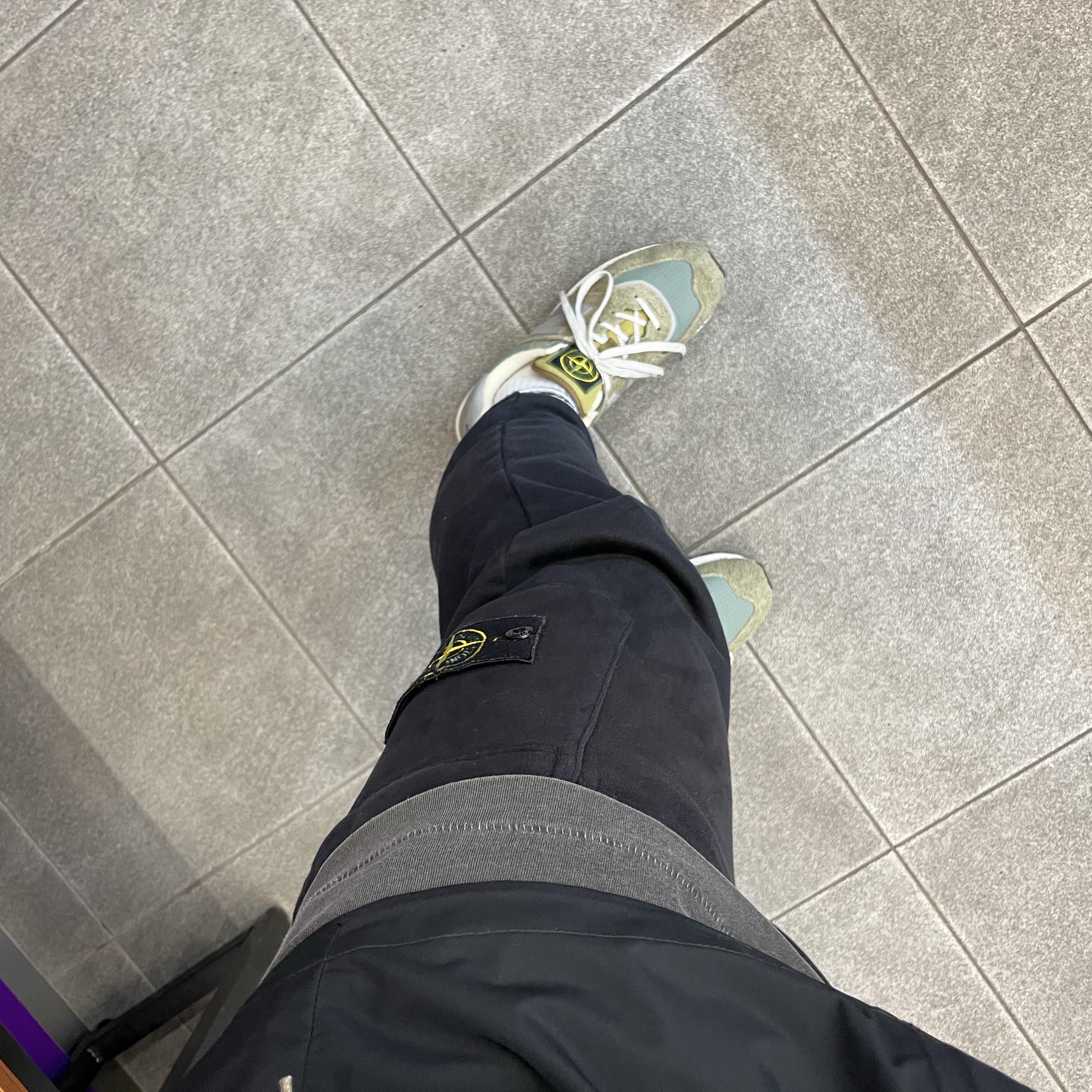 New Balance x Stone Island 574 Legacy Green, Stone Island 62620 Cotton Fleece Garment Dyed Cargo Joggers Black - 23FW 착용 스타일