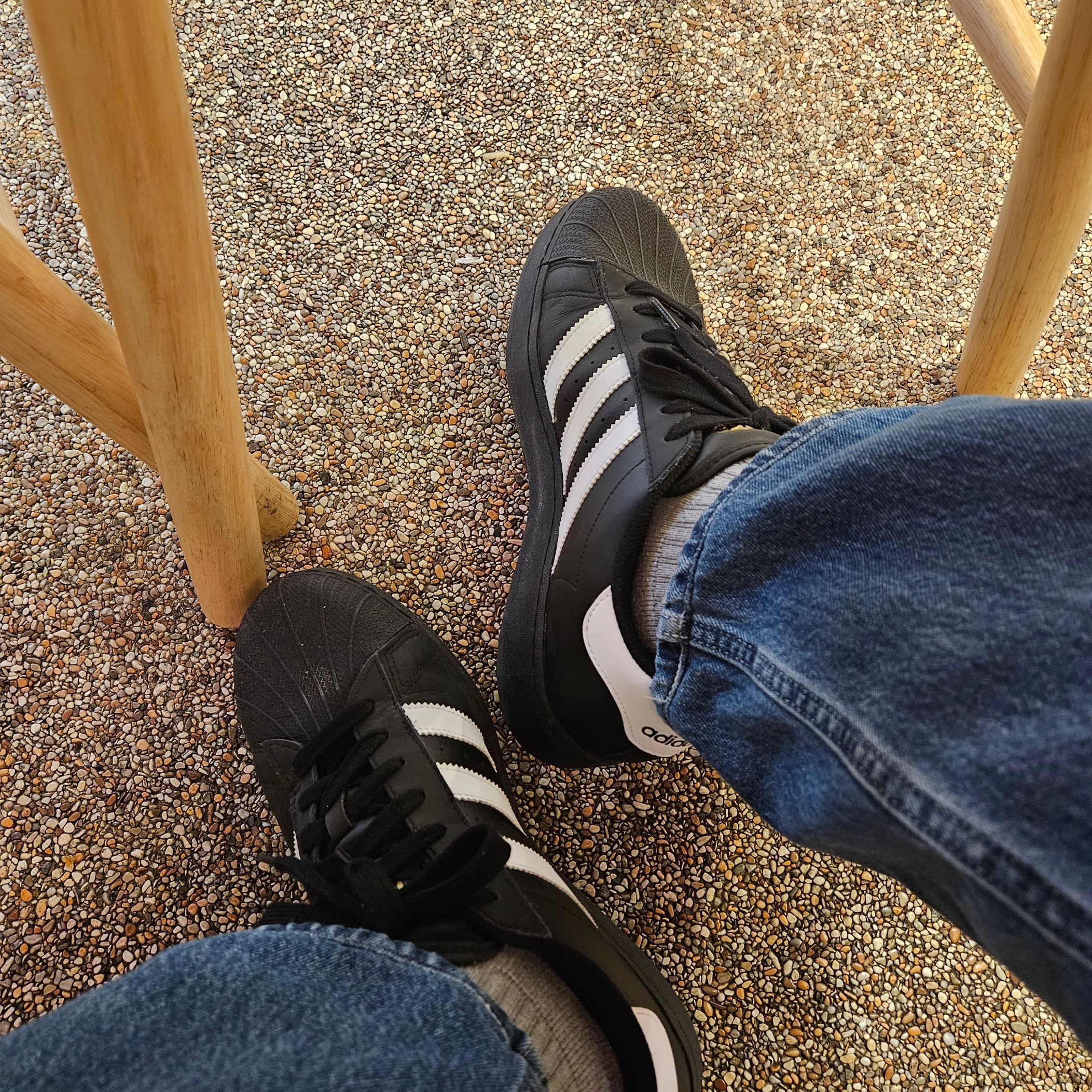 Adidas Superstar XLG Core Black White 착용 스타일 - 2