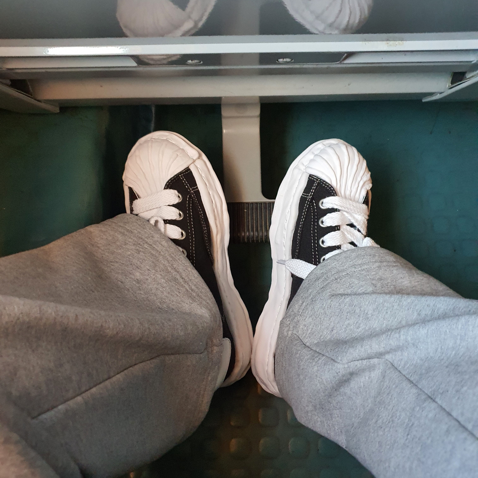 Maison Mihara Yasuhiro Blakey OG Sole Canvas Low-top Sneakers Black White, Maison Mihara Yasuhiro Blakey OG Sole Canvas Low-top Sneakers Black 착용 스타일