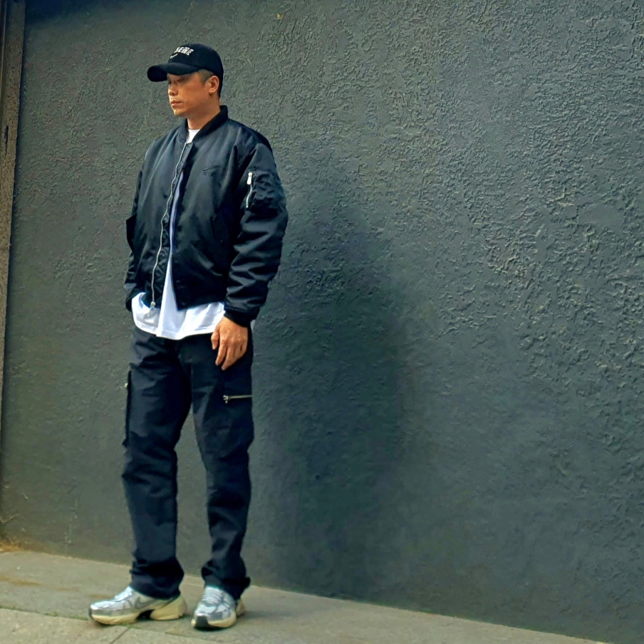 Nike V2K Run Summit White Metallic Silver, Nike NSW Air Bomber Jacket Black - Asia 착용 스타일 - 2