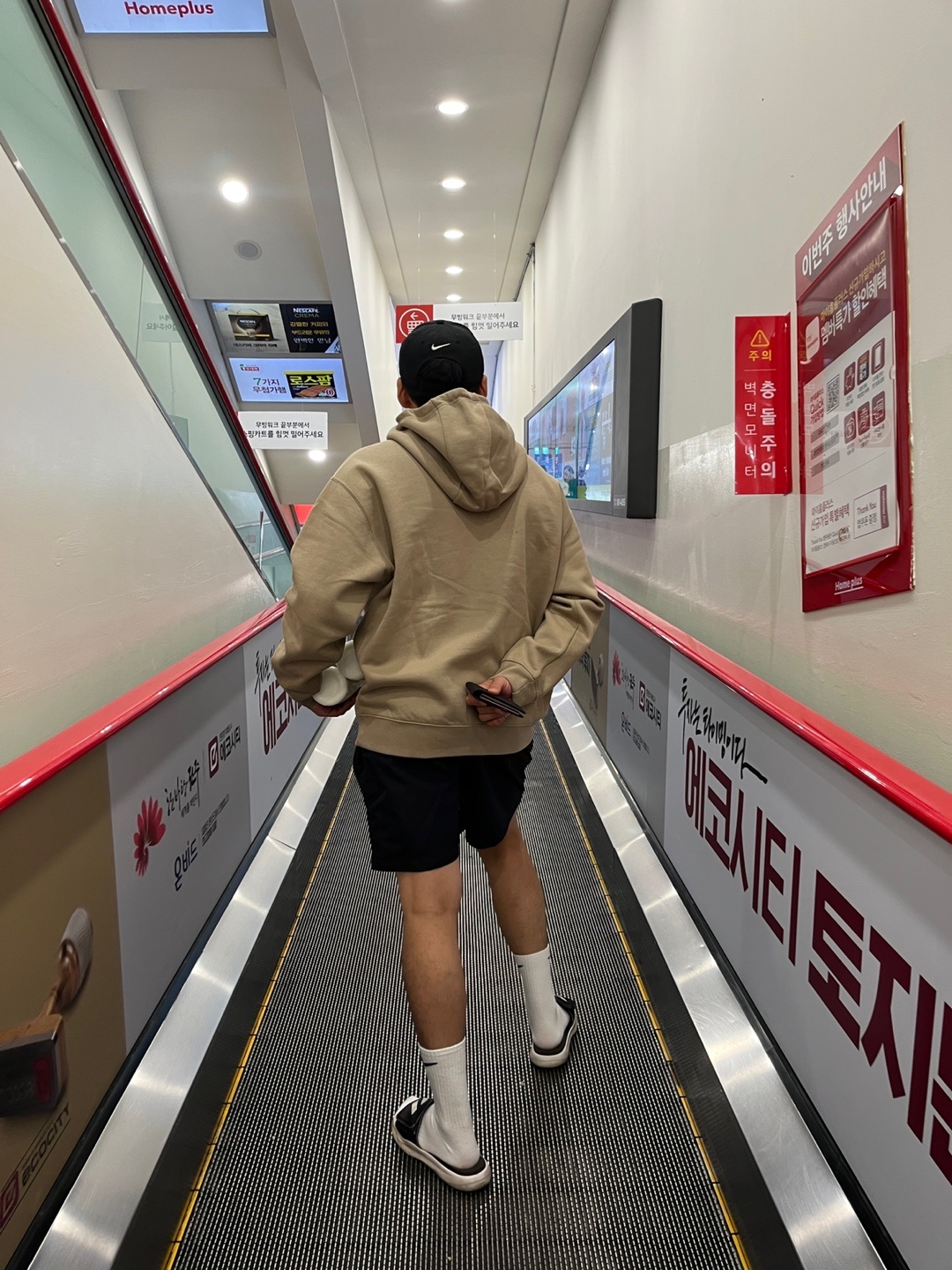 Nike NRG ACG Trail Shorts Black Dark Smoke Grey - Asia, Nike ACG Therma-Fit Fleece Pullover Hoodie Khaki - Asia 착용 스타일