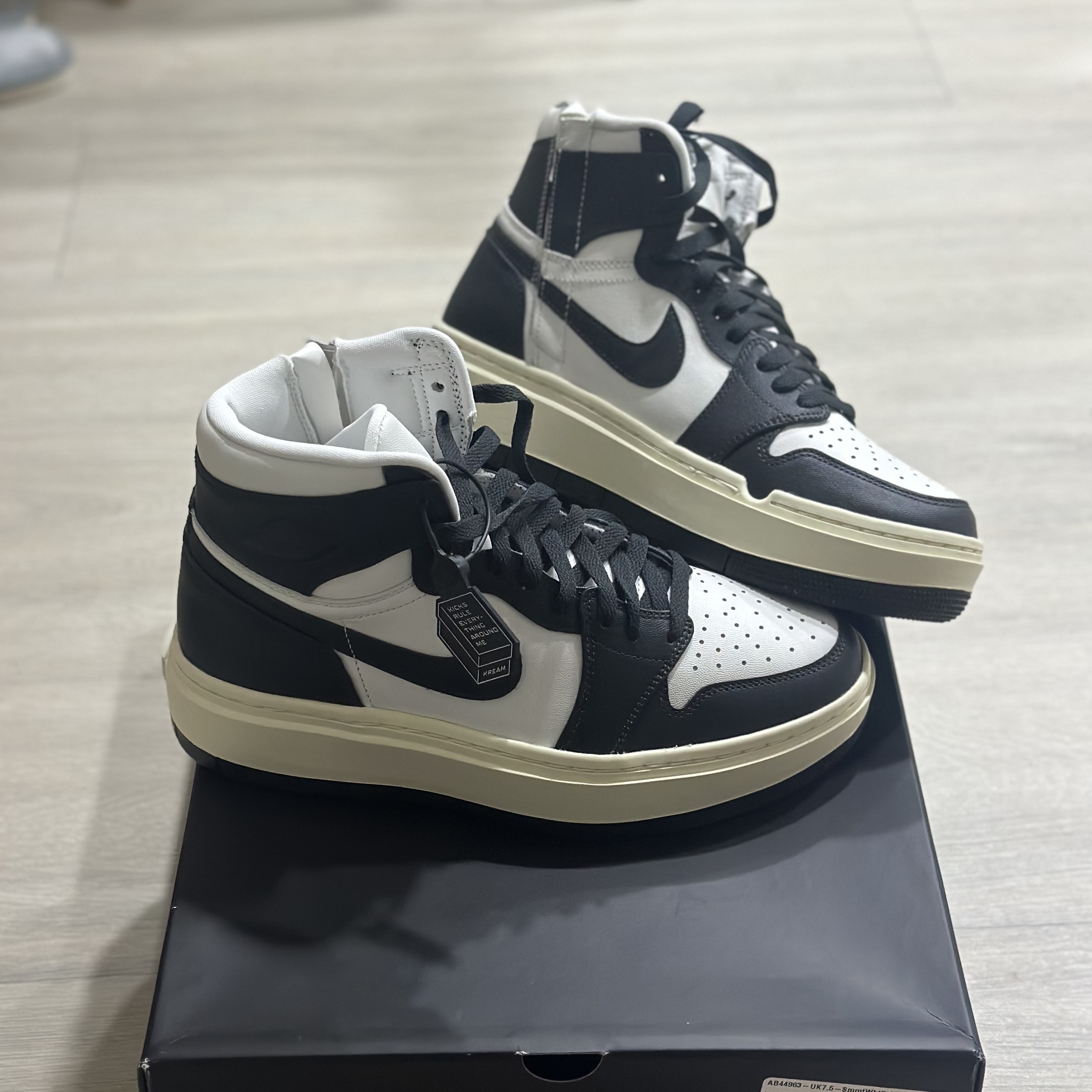 (W) Jordan 1 Elevate High Dark Ash 착용 스타일