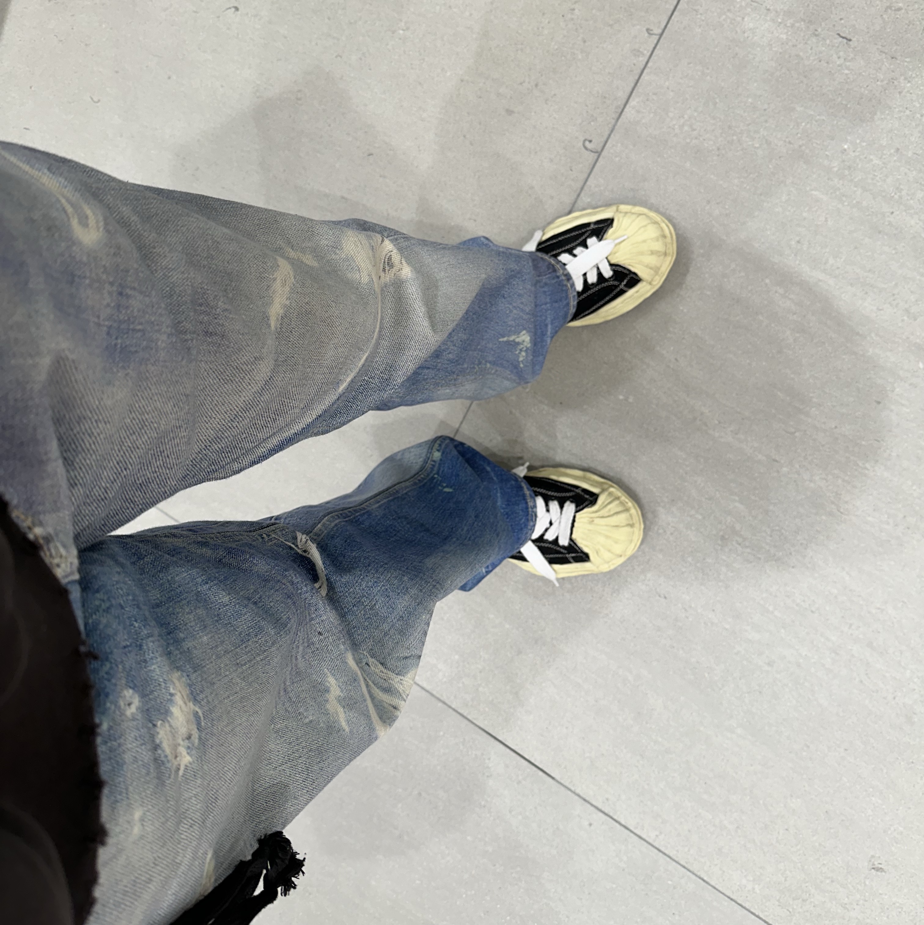 Our Legacy Third Cut Digital Denim Print, Maison Mihara Yasuhiro Blakey VL OG Sole Canvas Low-top Sneakers Black 착용 스타일