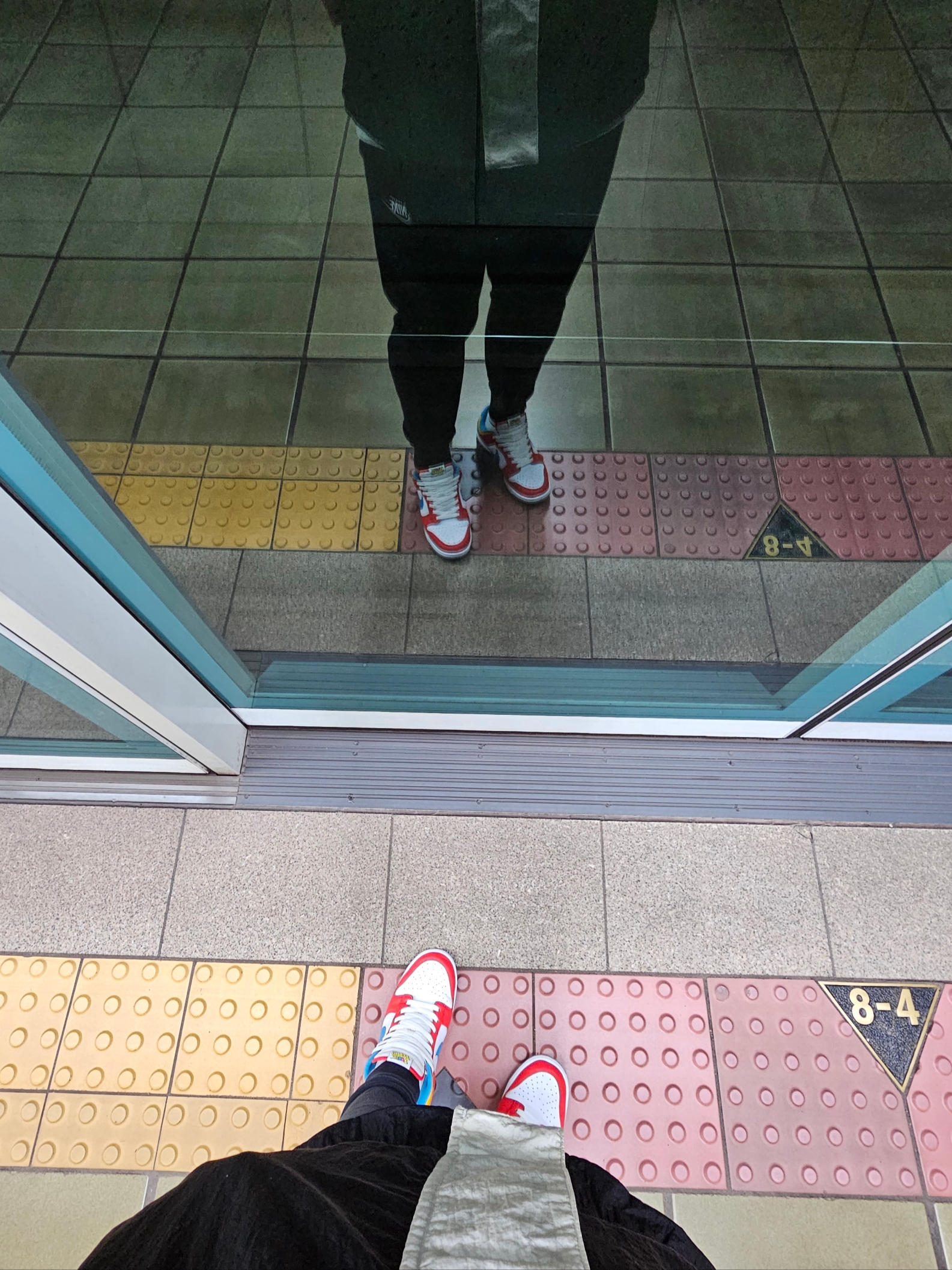 Nike x LeBron James x Fruity Pebbles Dunk Low QS Habanero Red 착용 스타일