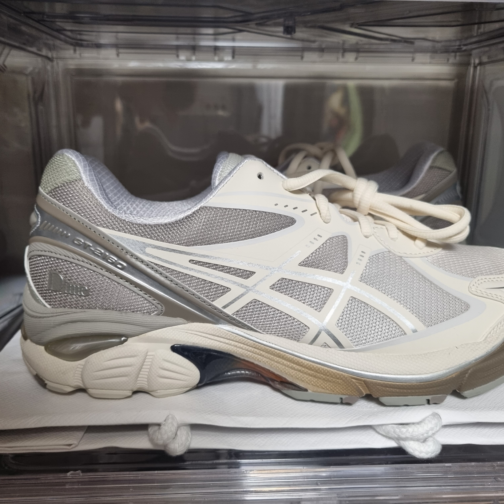 Asics x Dime GT-2160 Arctic Wolf London Fog 착용 스타일