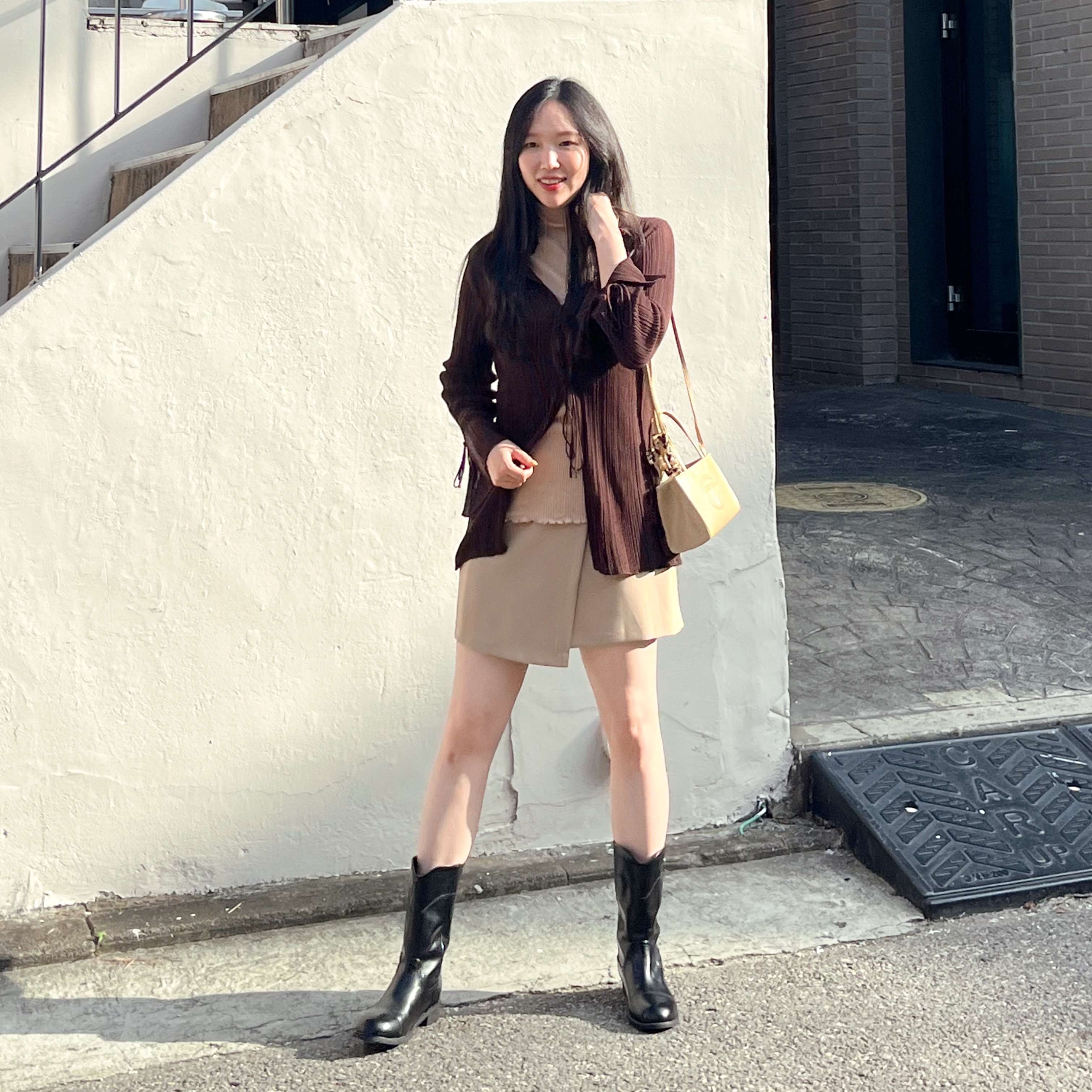 Telfar Small Shopping Bag Cream 착용 스타일 - 1