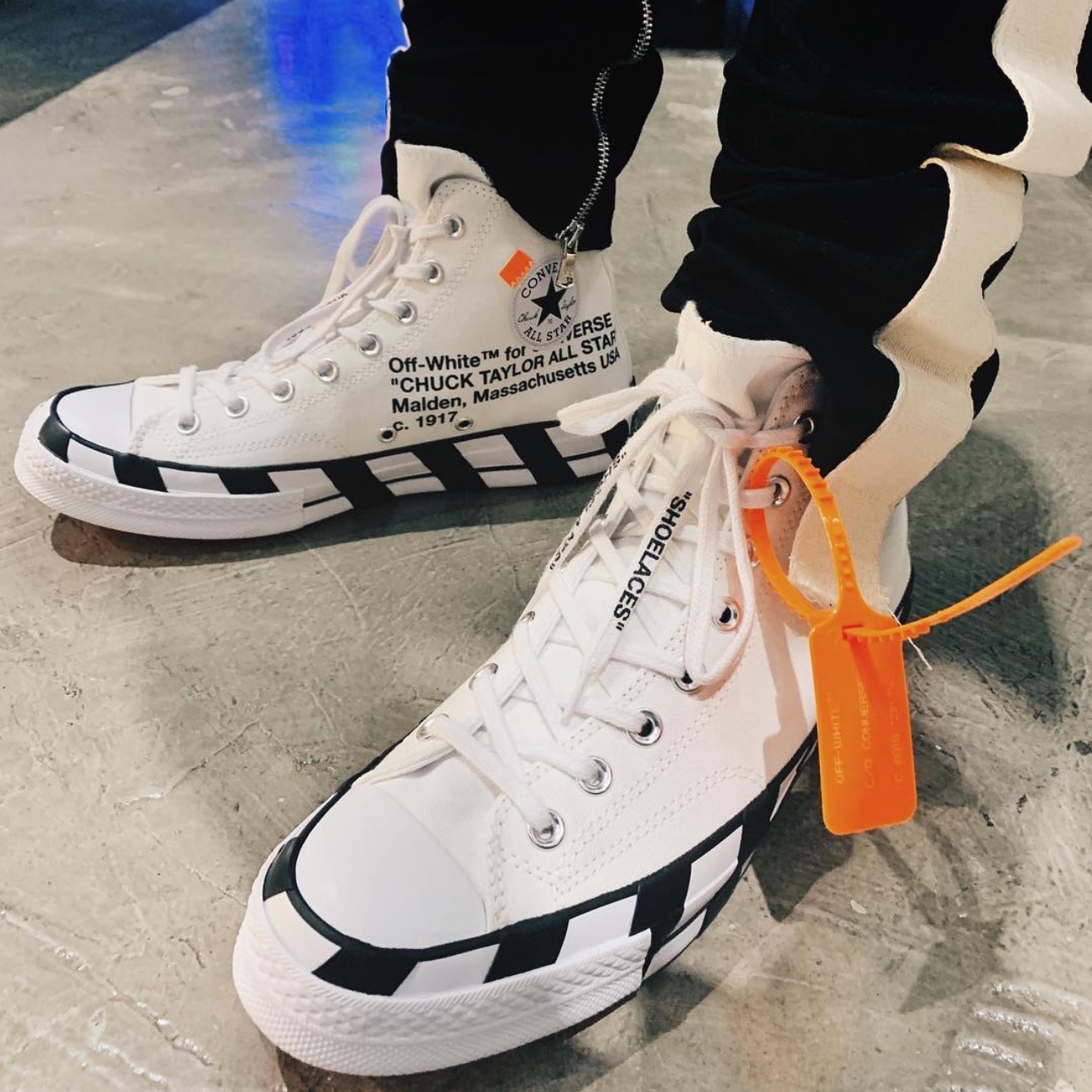 Converse x Off-White Chuck 70 High V2 2021 착용 스타일 - 2