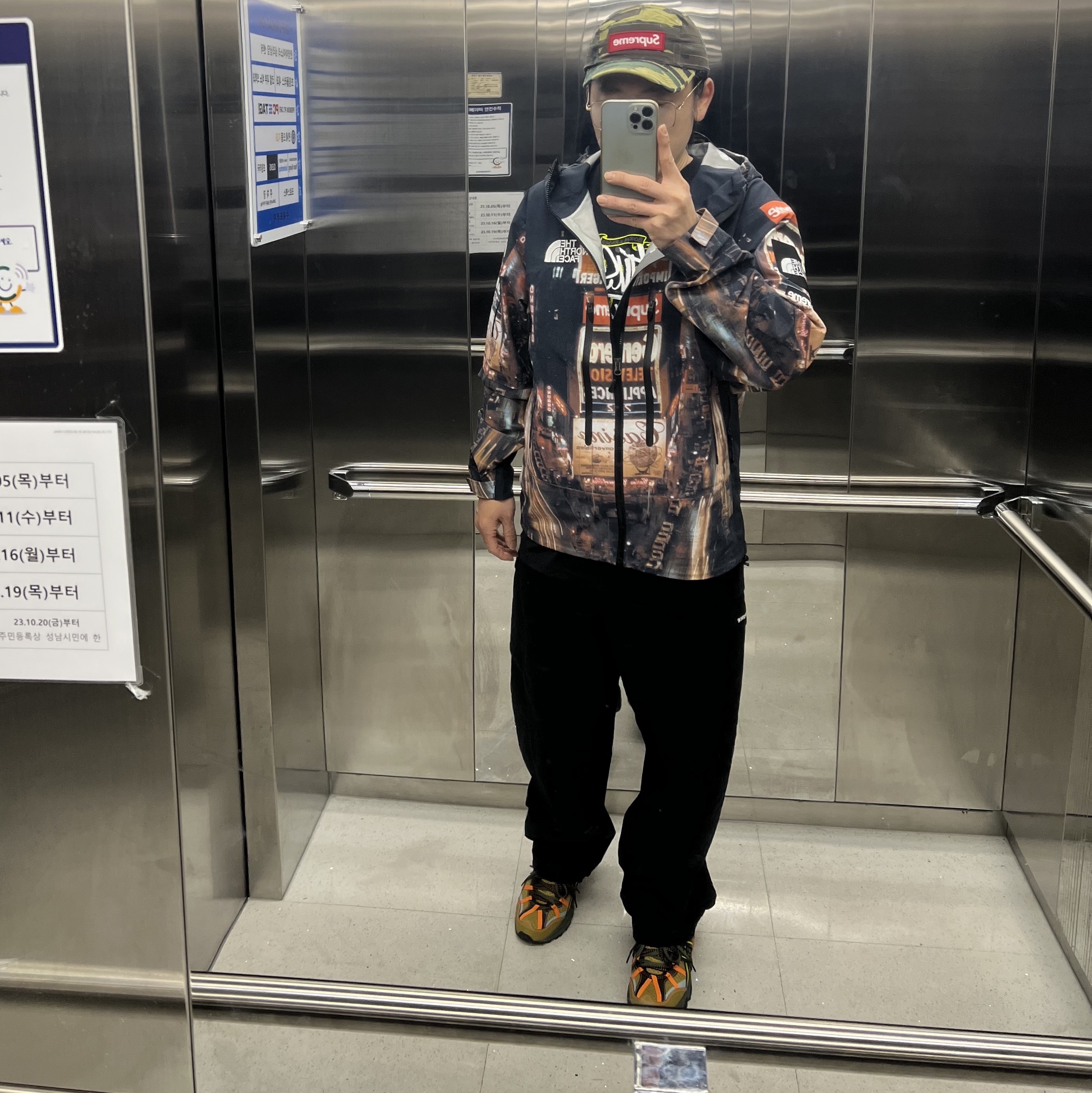 Supreme x The North Face Taped Seam Shell Jacket Times Square - 22FW, Asics x Andersson Bell Gel-Sonoma 15-50 Olive Oil Dark Brown 착용 스타일 - 1