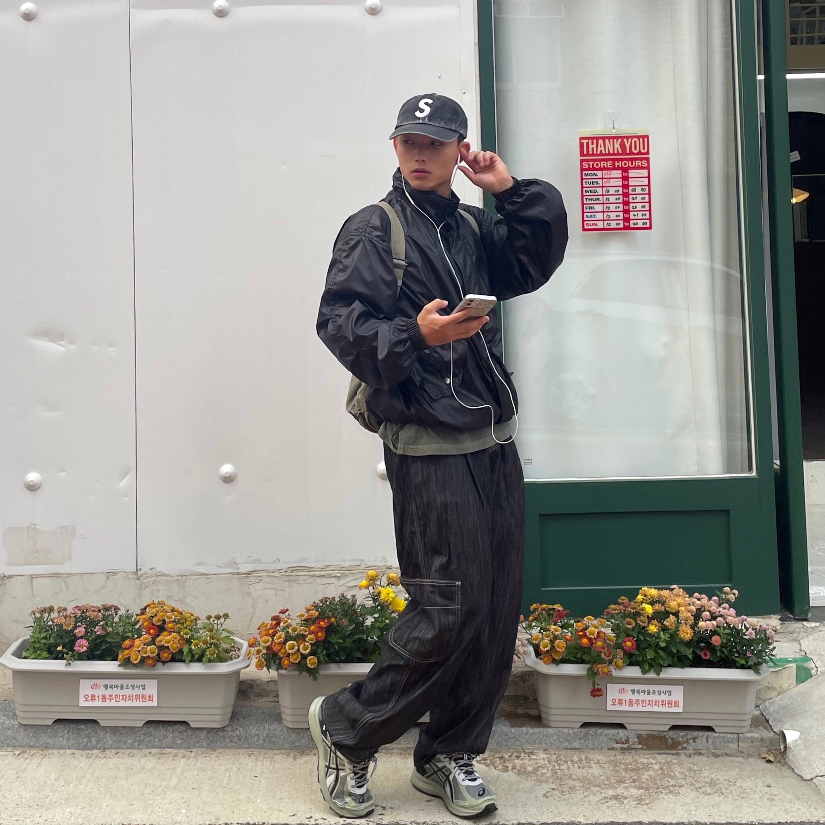 Supreme Pigment Canvas S Logo 6-Panel Black - 23SS 착용 스타일 - 4