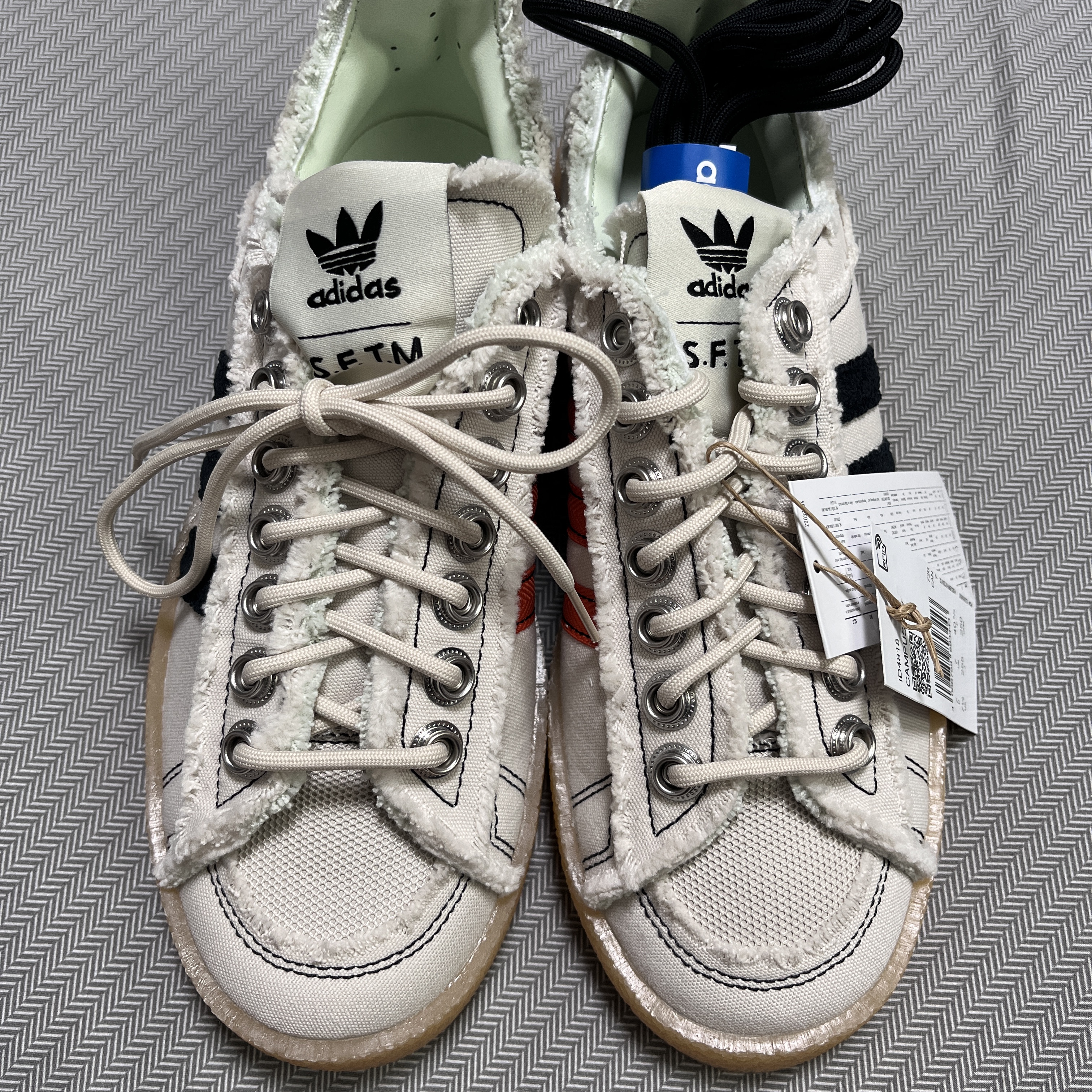Adidas x Song for the Mute Campus 80s Bliss Core Black 착용 스타일 - 2