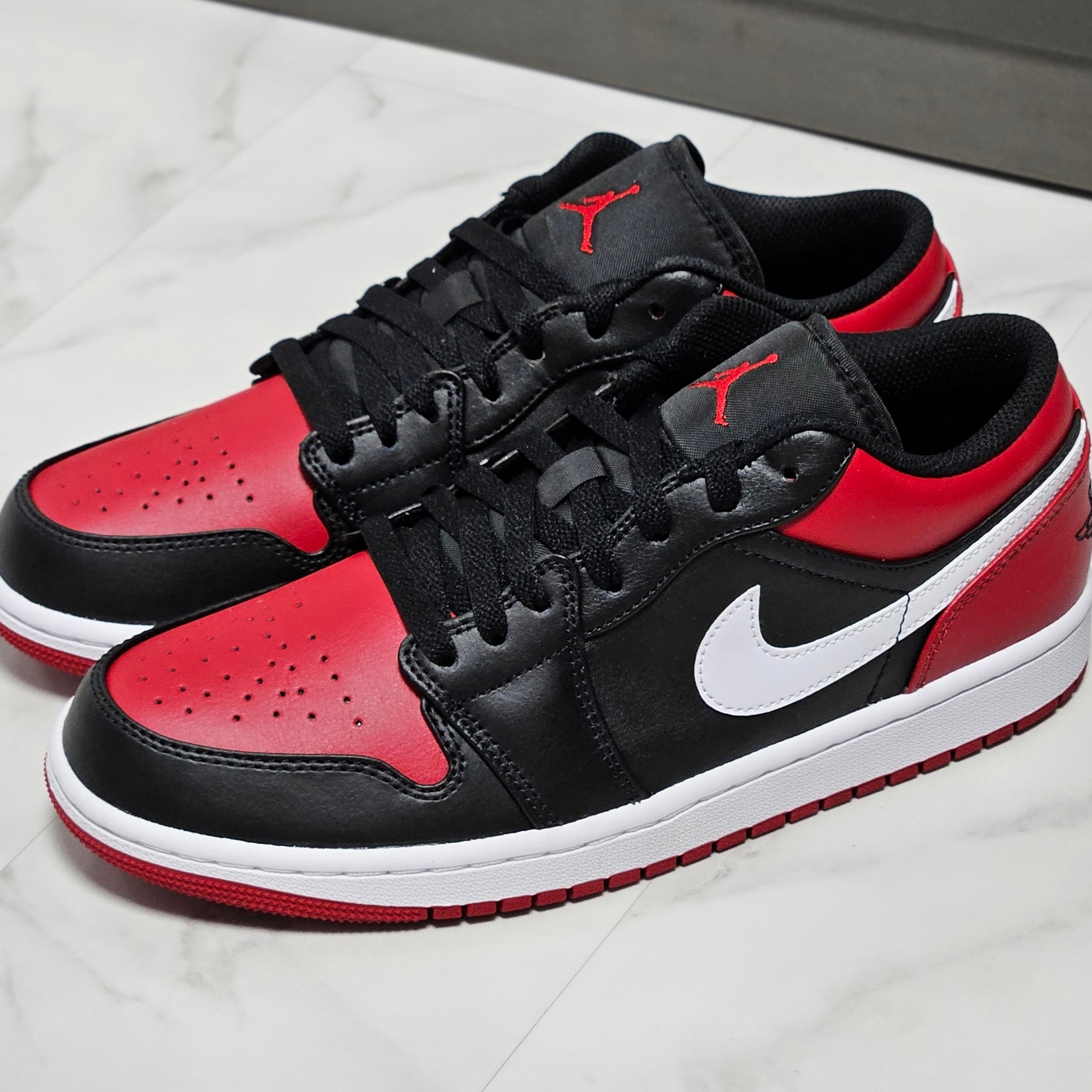Jordan 1 Low Alternate Bred Toe 착용 스타일 - 4