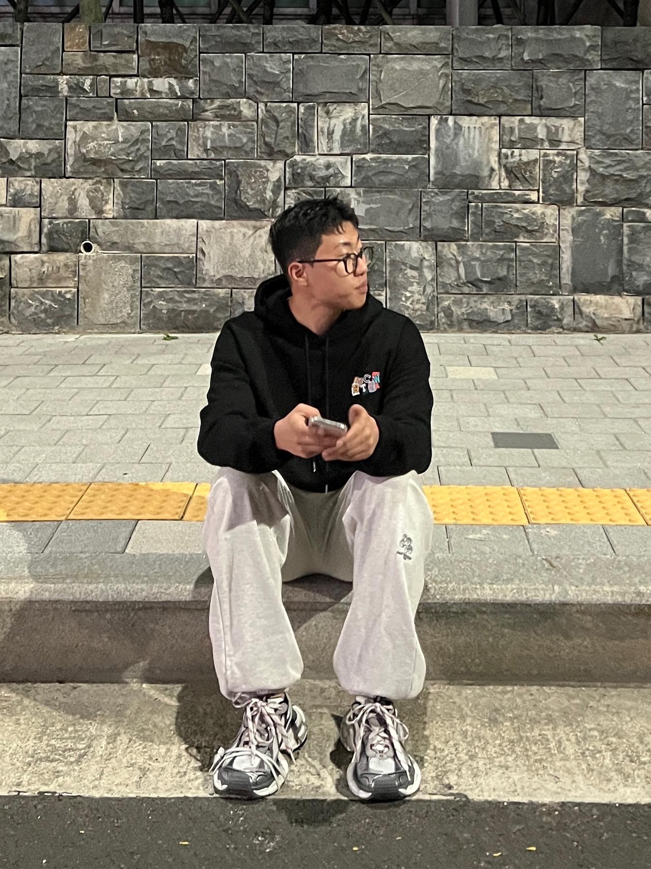 (W) Balenciaga 3XL Sneakers Grey White Red, Balenciaga 3XL Sneakers Grey White Red 착용 스타일 - 1