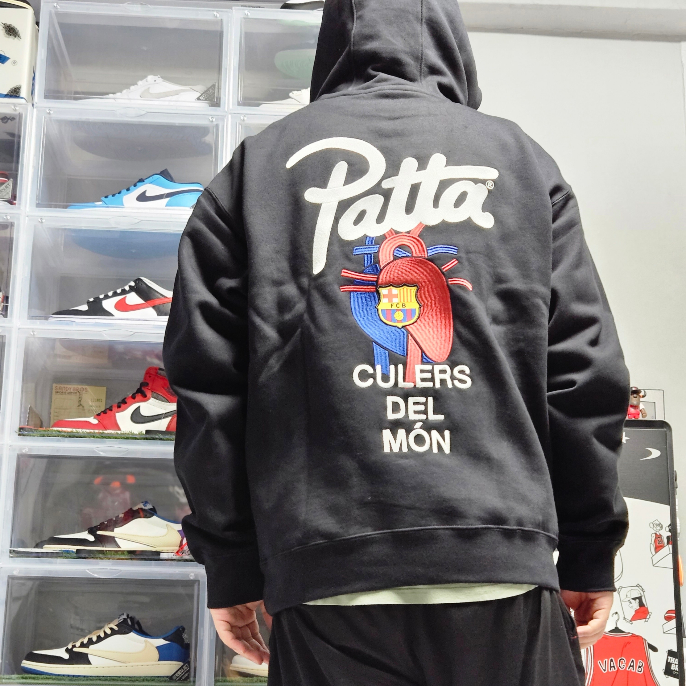 Nike x Patta x FC Barcelona Solo Swoosh Hoodie Culers del Món (FD4147-010) 착용 스타일 - 3