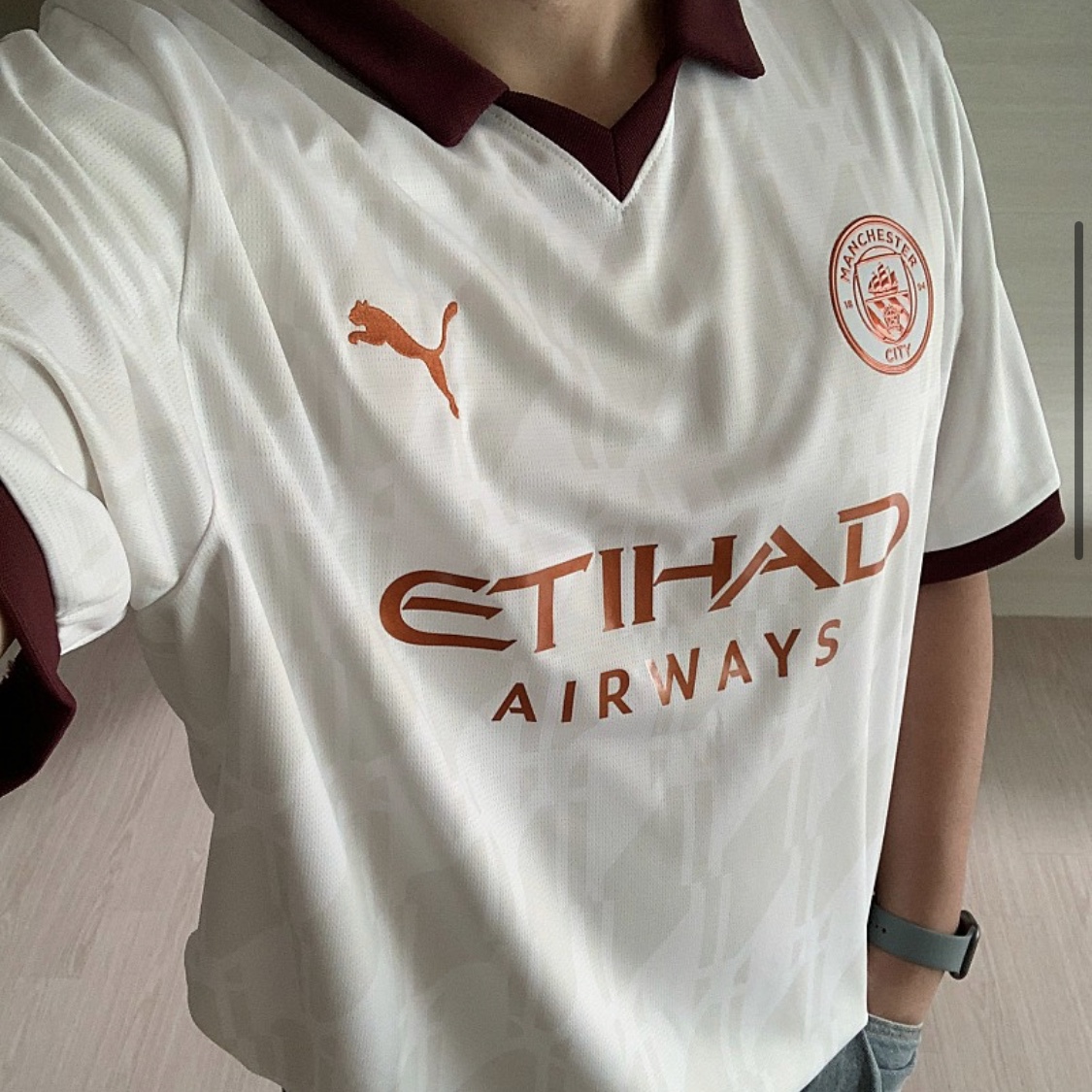 Puma Manchester City 2023/24 Away Jersey White Aubergine (Non Marking Ver.) 착용 스타일 - 1