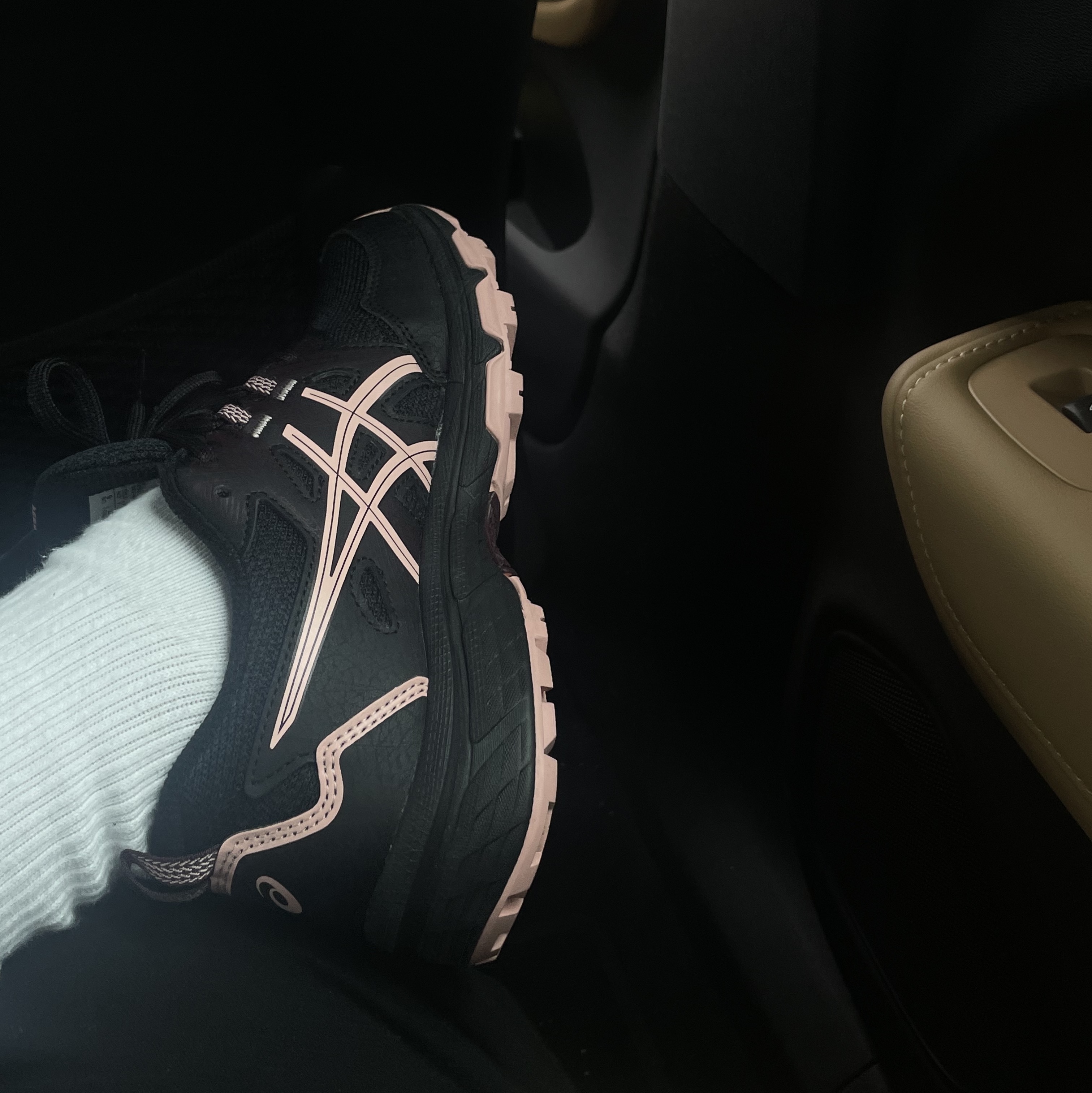 (W) Asics Gel-Venture 8 Black Frosted Rose 착용 스타일
