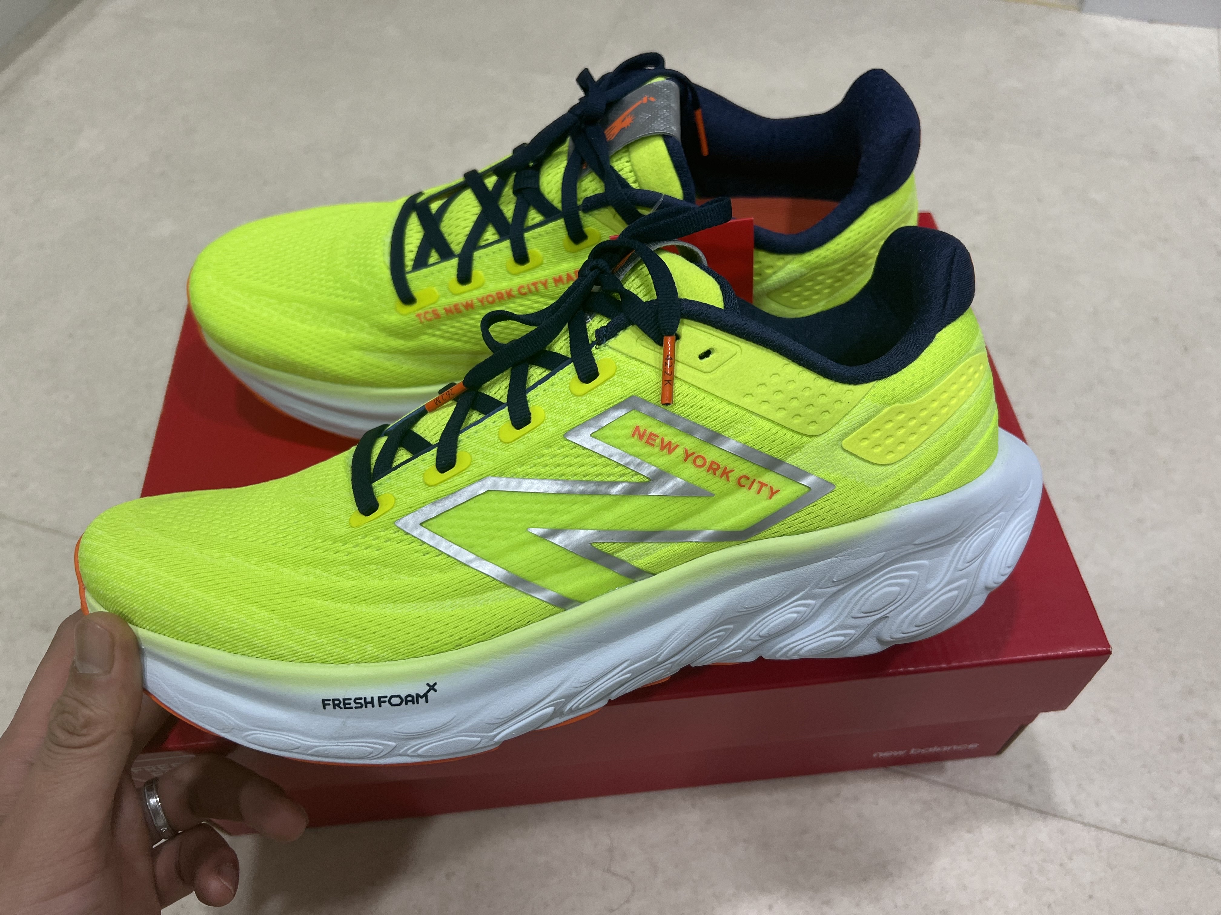 (W) New Balance Fresh Foam X 1080v13 Sea Salt Grey Violet - D Wide, New Balance Fresh Foam X 1080v13 Starlight Marine Blue - 2E Wide 착용 스타일 - 2