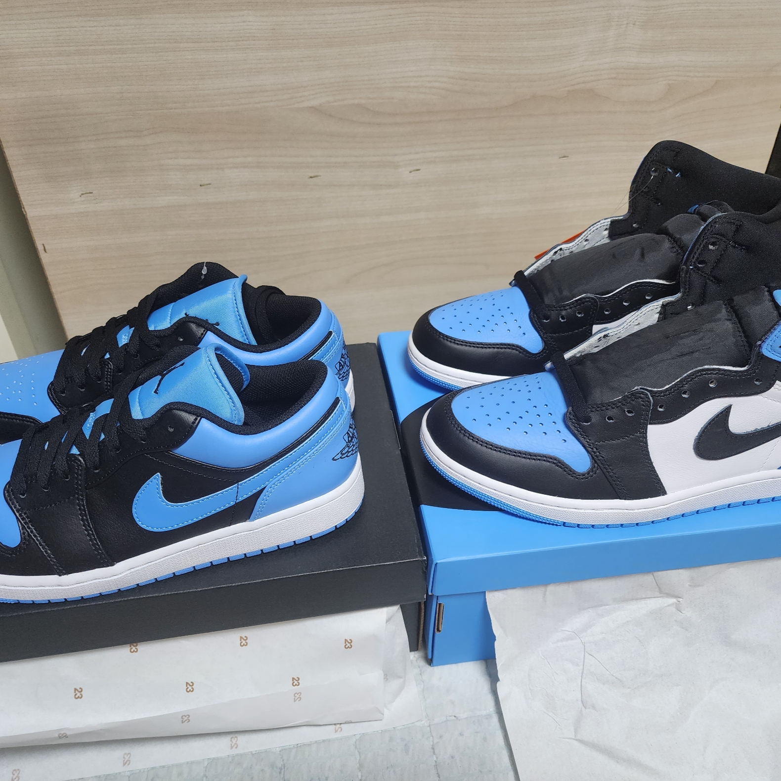 Jordan 1 Retro High OG University Blue, Jordan 1 Low Black University Blue 착용 스타일 - 3