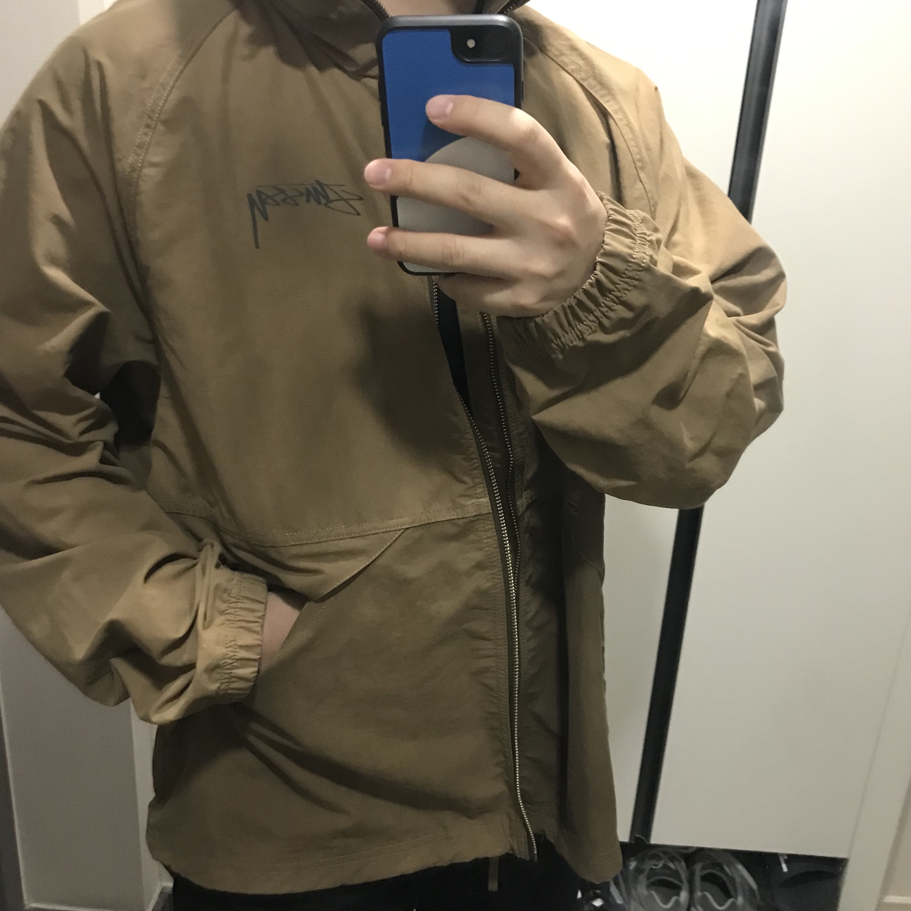 Stussy Wave Dye Beach Shell Jacket Brown 착용 스타일