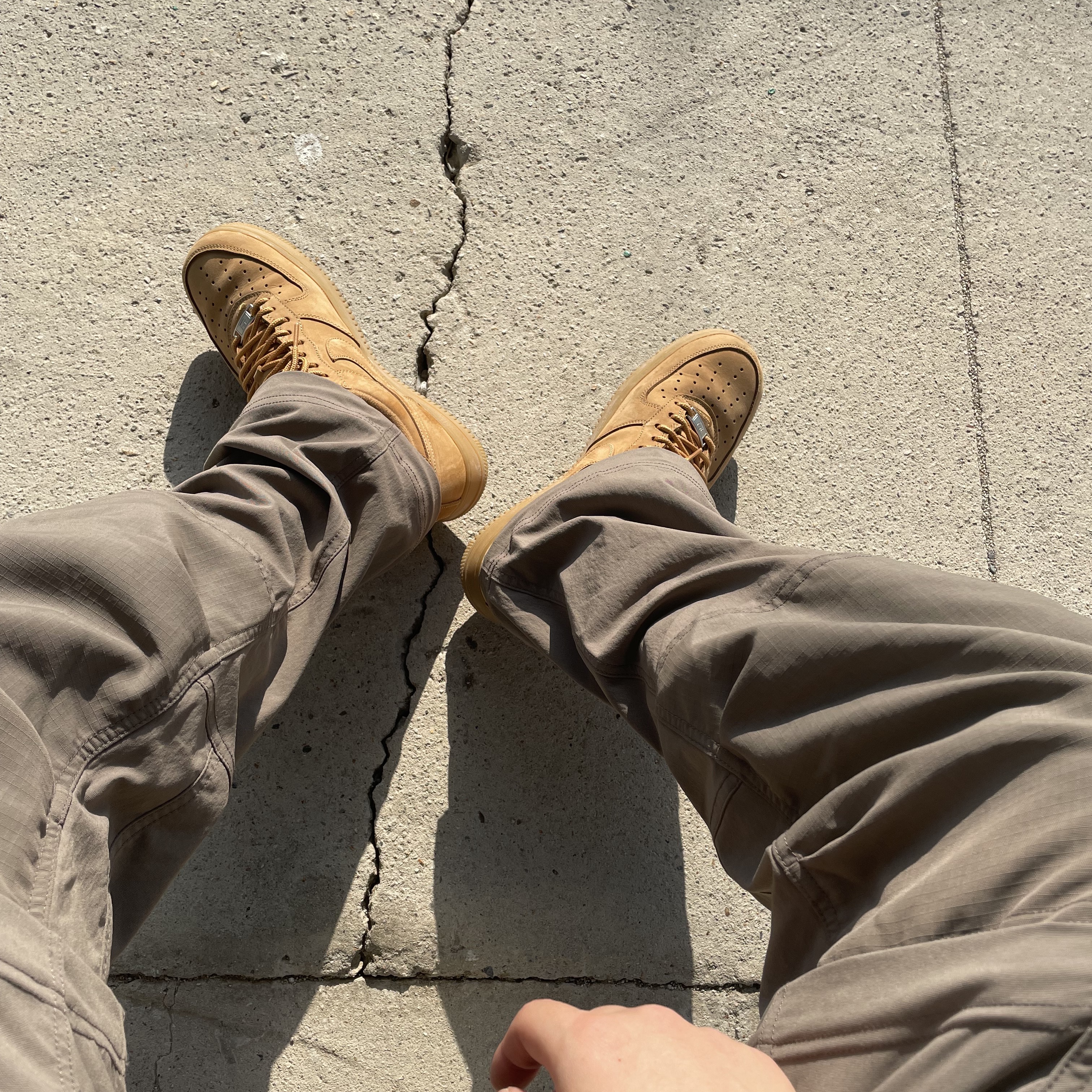 Nike x Supreme Air Force 1 Low Flax, Nike ACG Smith Summit Cargo Pants Olive Grey - Asia 착용 스타일
