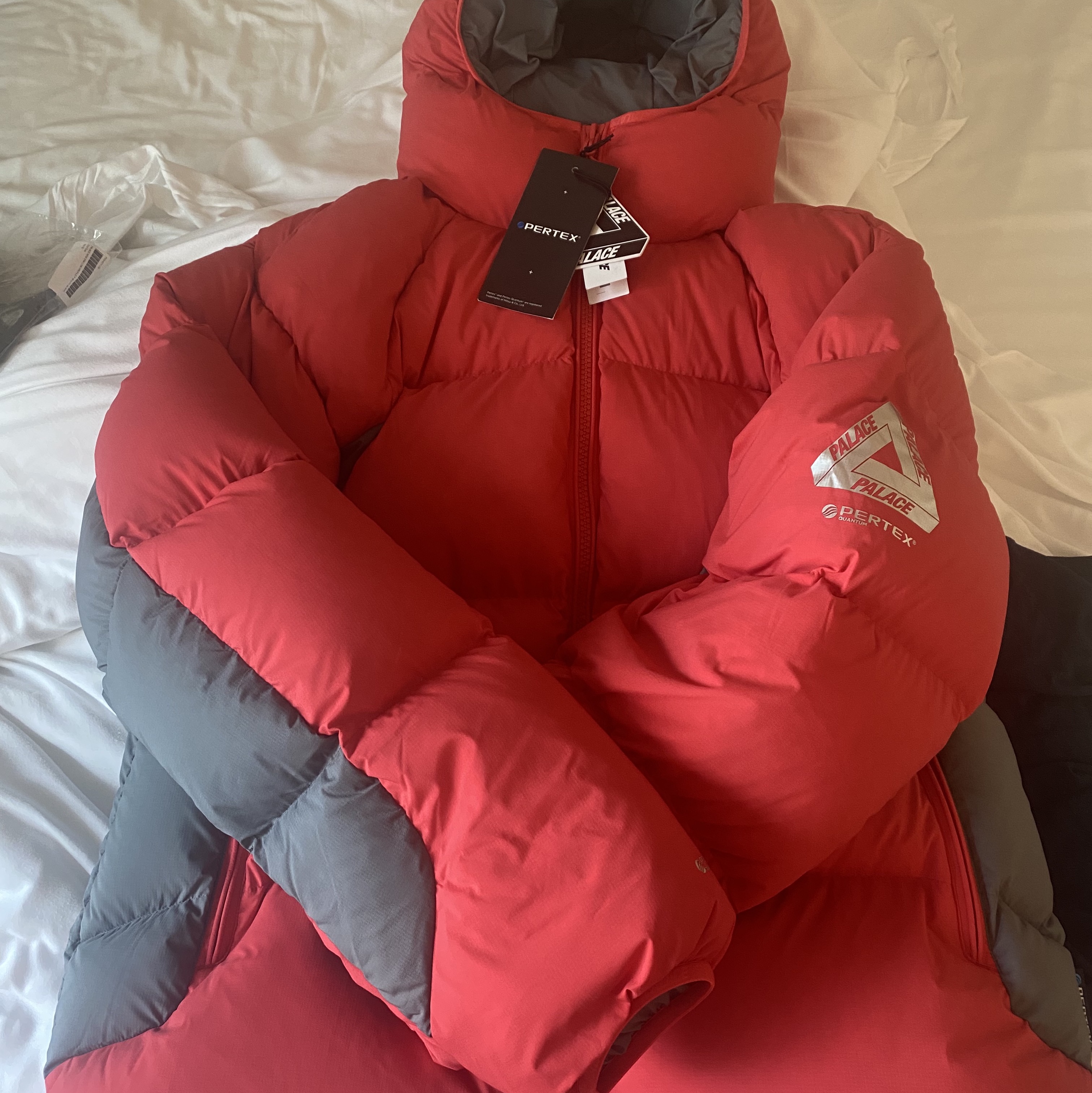 Palace Pertex Matte Balaclava Puffa Flame Carbon - 23FW 착용 스타일 - 3