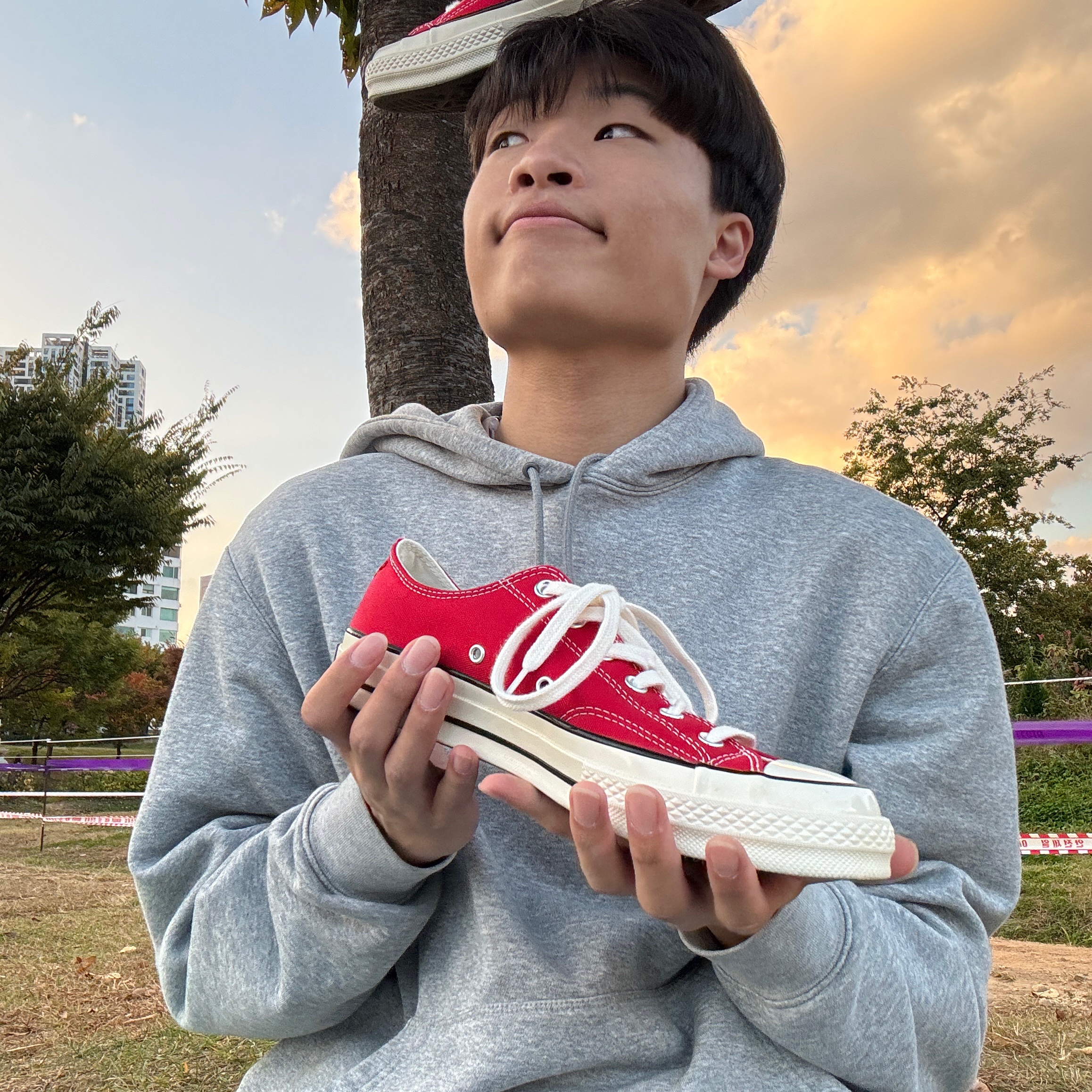 Converse Chuck 70 Ox Enamel Red 착용 스타일 - 1