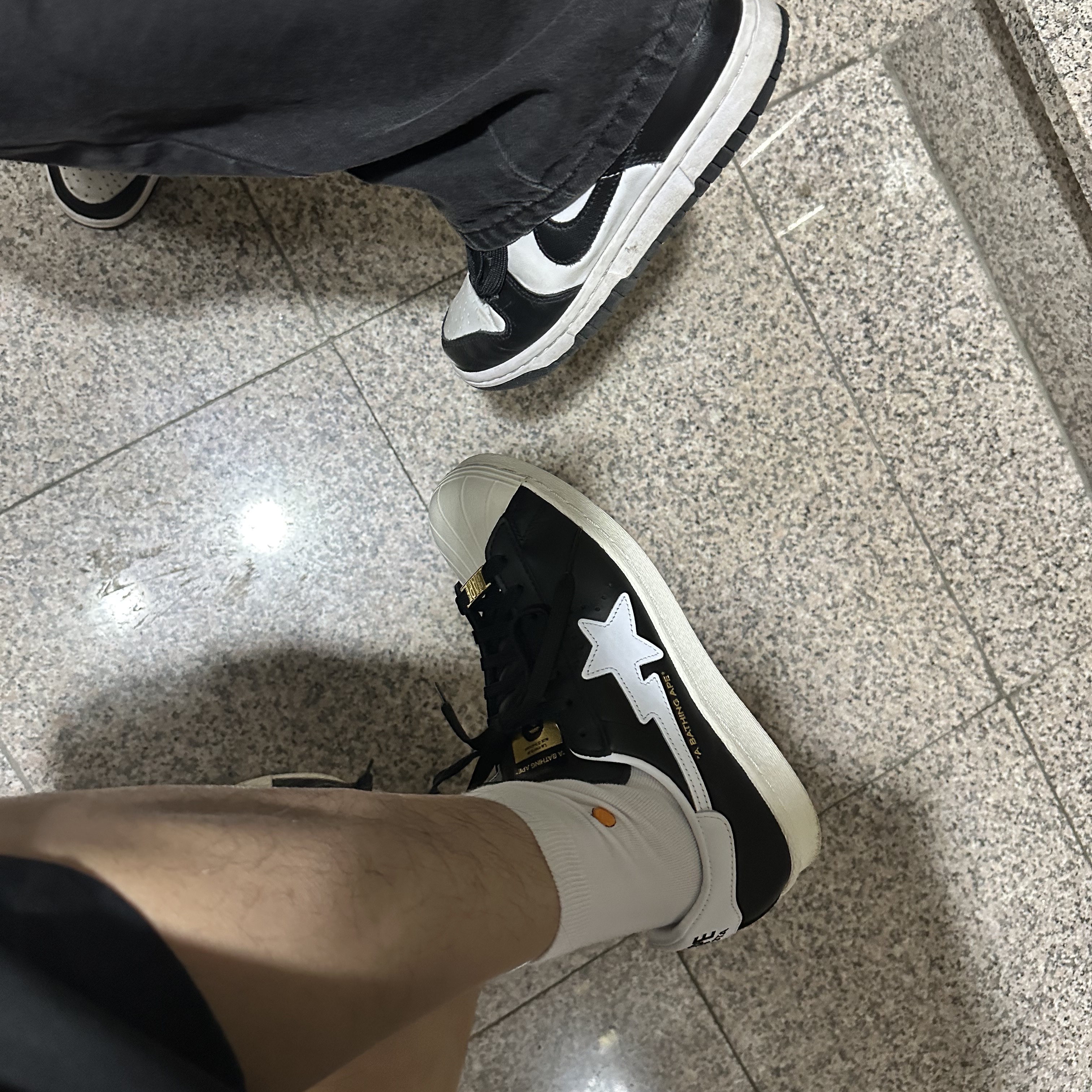 Adidas x BAPE Superstar 80s Core Black Off White, Nike x Stussy NRG Washed Fleece Crewneck Black (DO5310-010) 착용 스타일 - 3