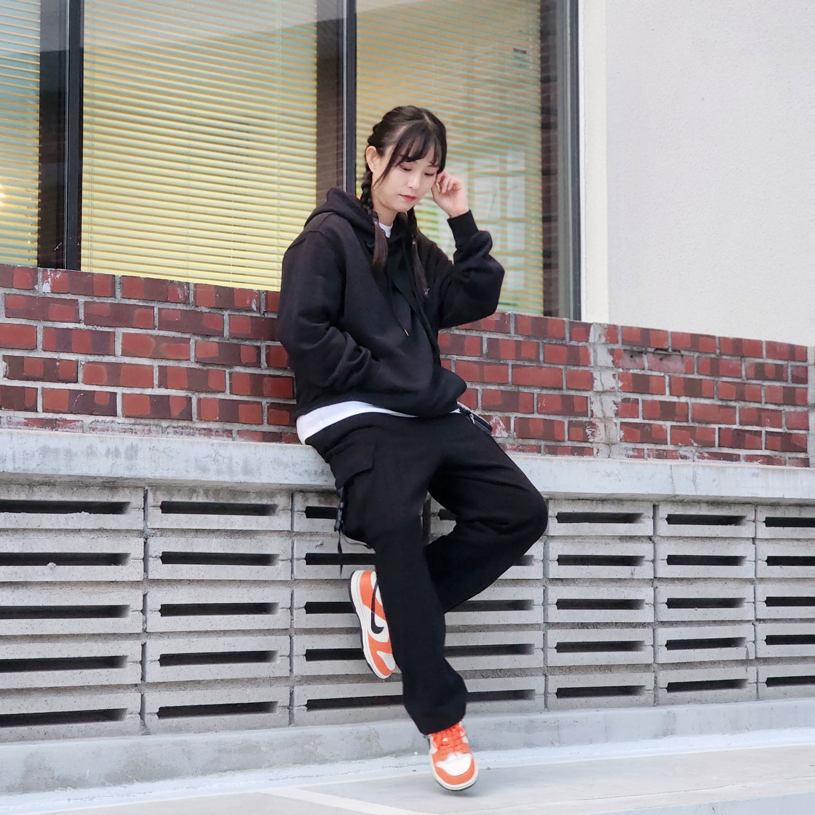 (GS) Nike Dunk Low Safety Orange 착용 스타일 - 1
