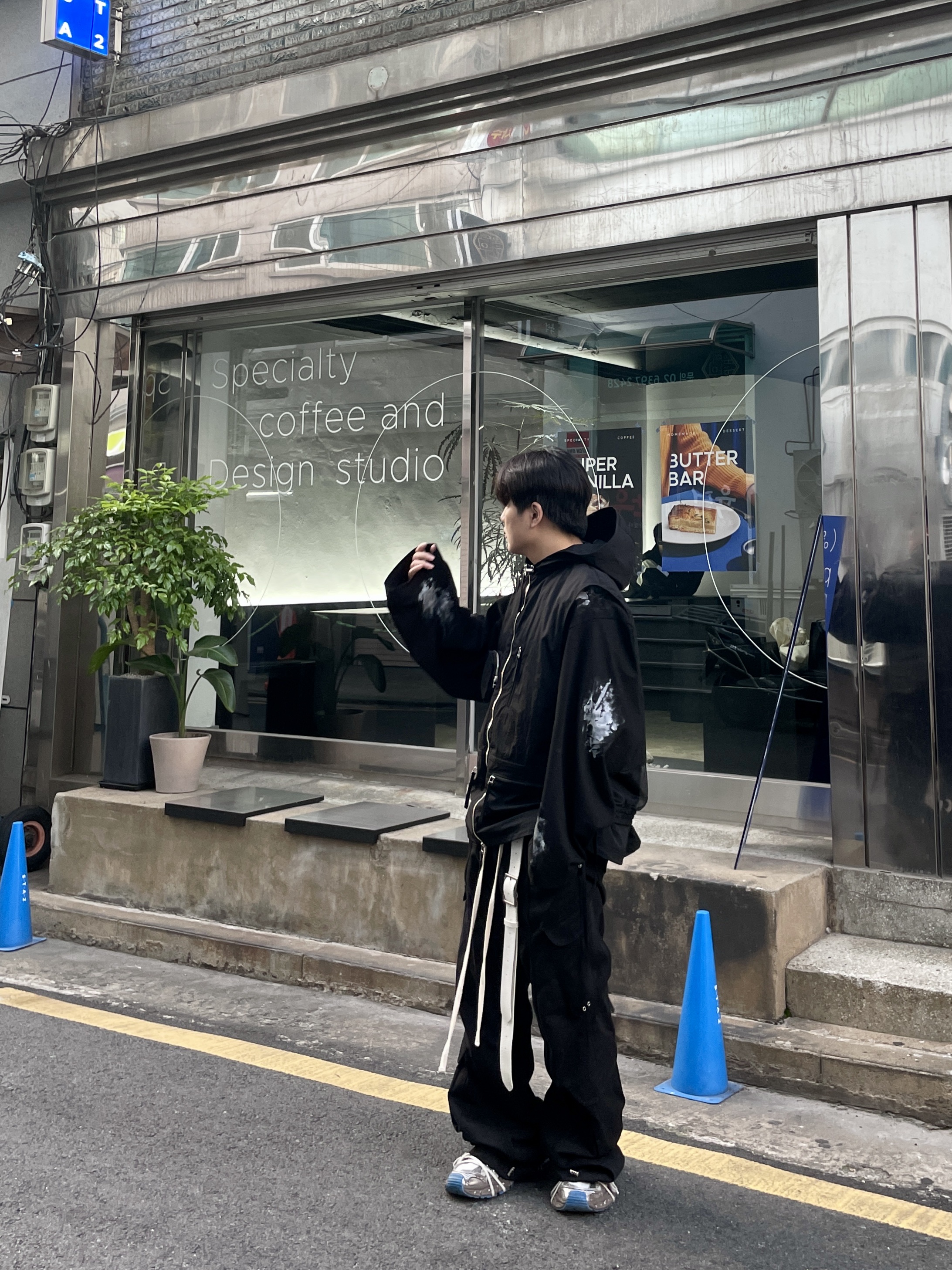 Balenciaga 3XL Sneakers Worn Out Grey White Blue 착용 스타일 - 2