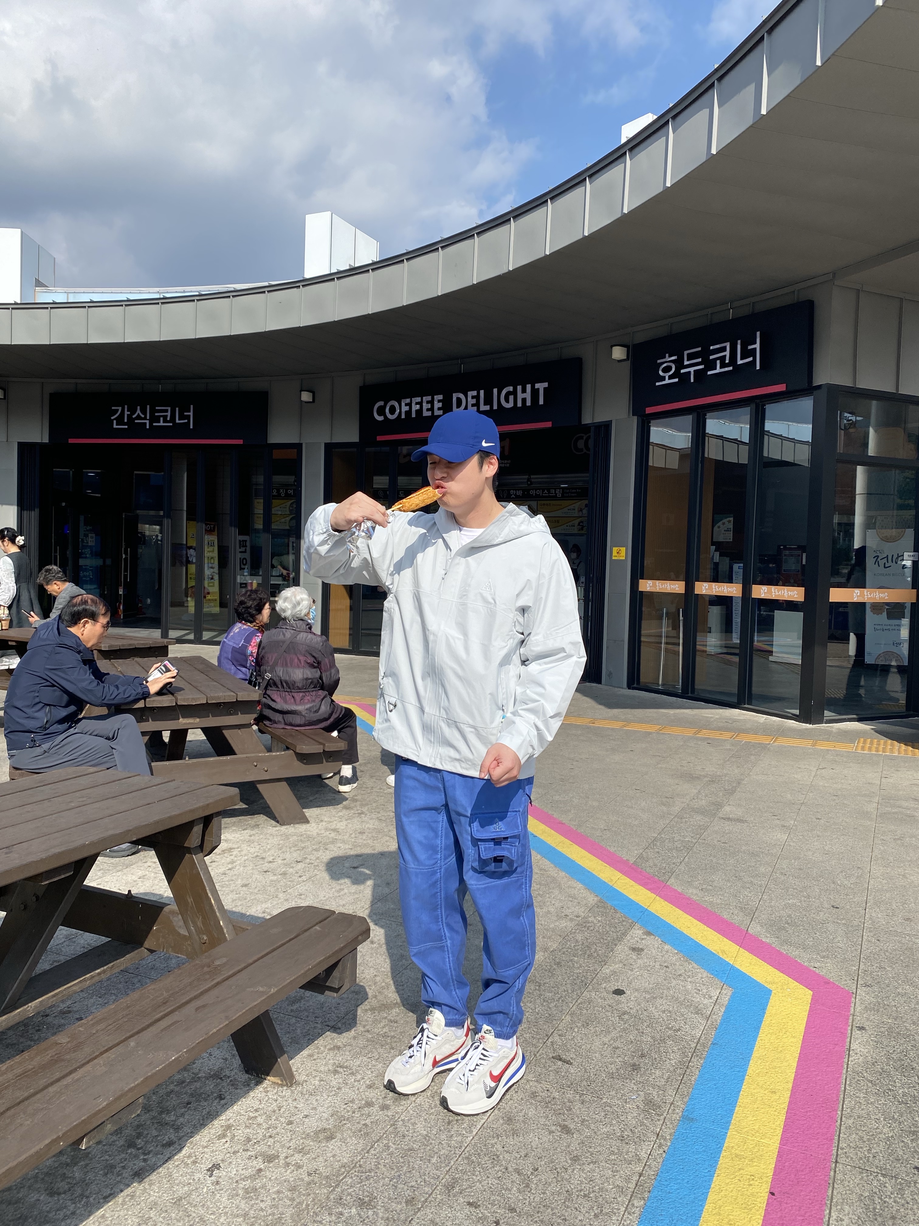 Nike x Drake Nocta Cardinal Stock Essential Cap Navy, Nike ACG Storm-Fit ADV Cascade Rains Full Zip Jacket Photon Dust - Asia 착용 스타일
