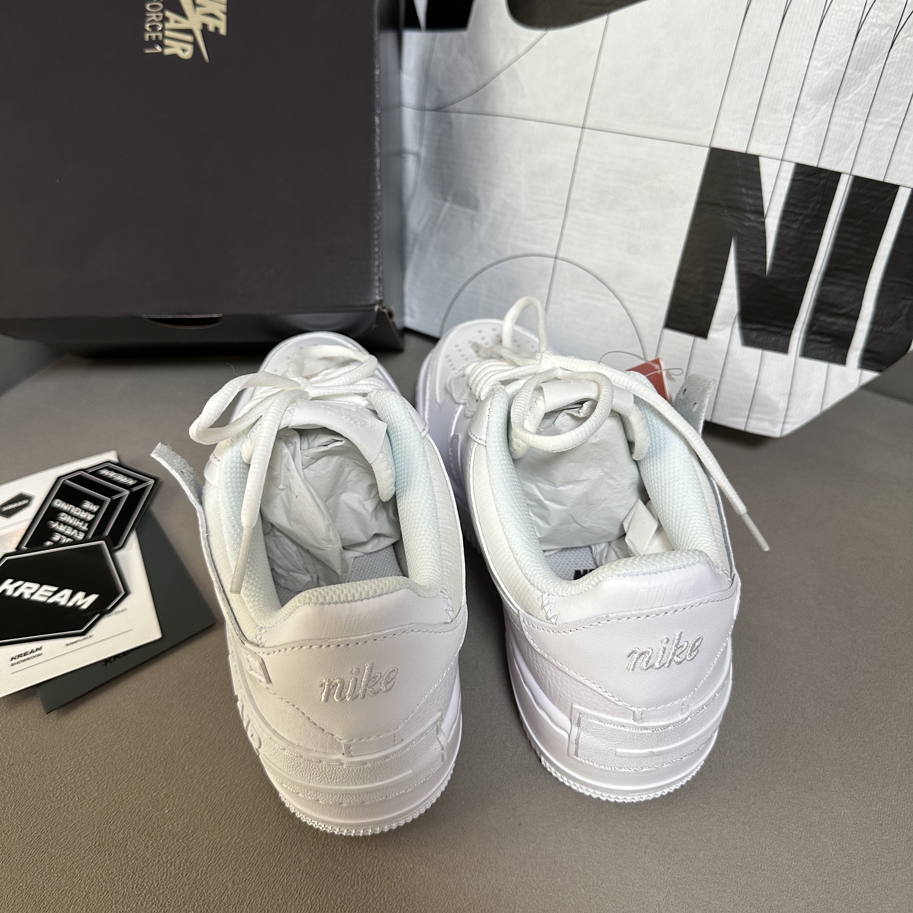 (W) Nike Air Force 1 Shadow Triple White 착용 스타일 - 3