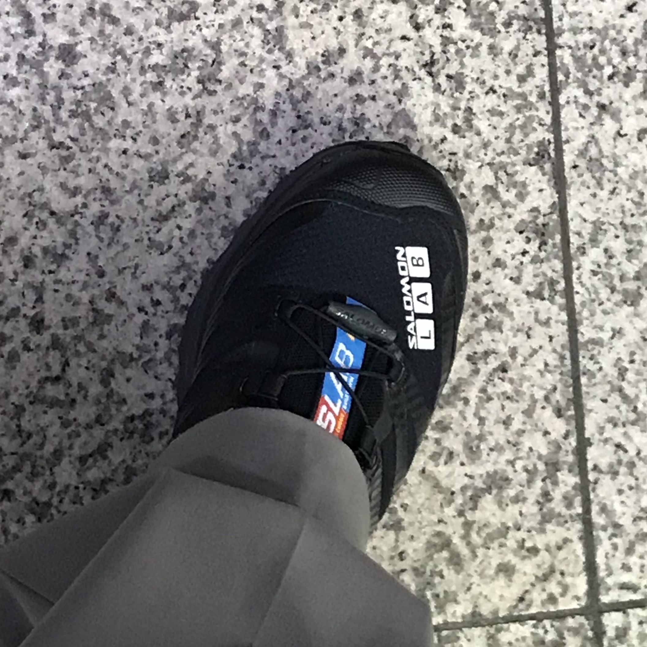 Salomon XT-4 Black Silver Metallic 착용 스타일